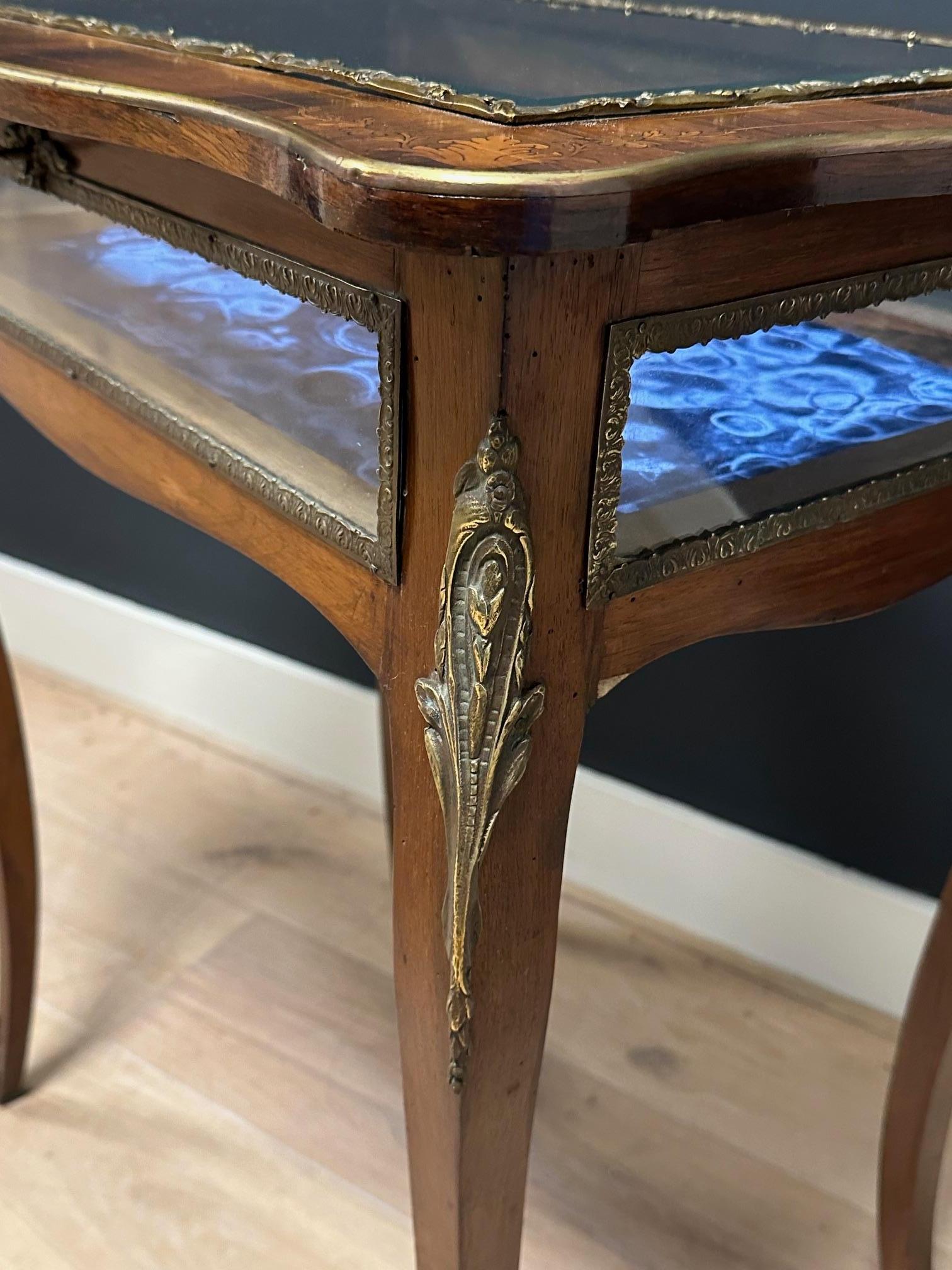 Late 19th Century small antique bijouterie table For Sale