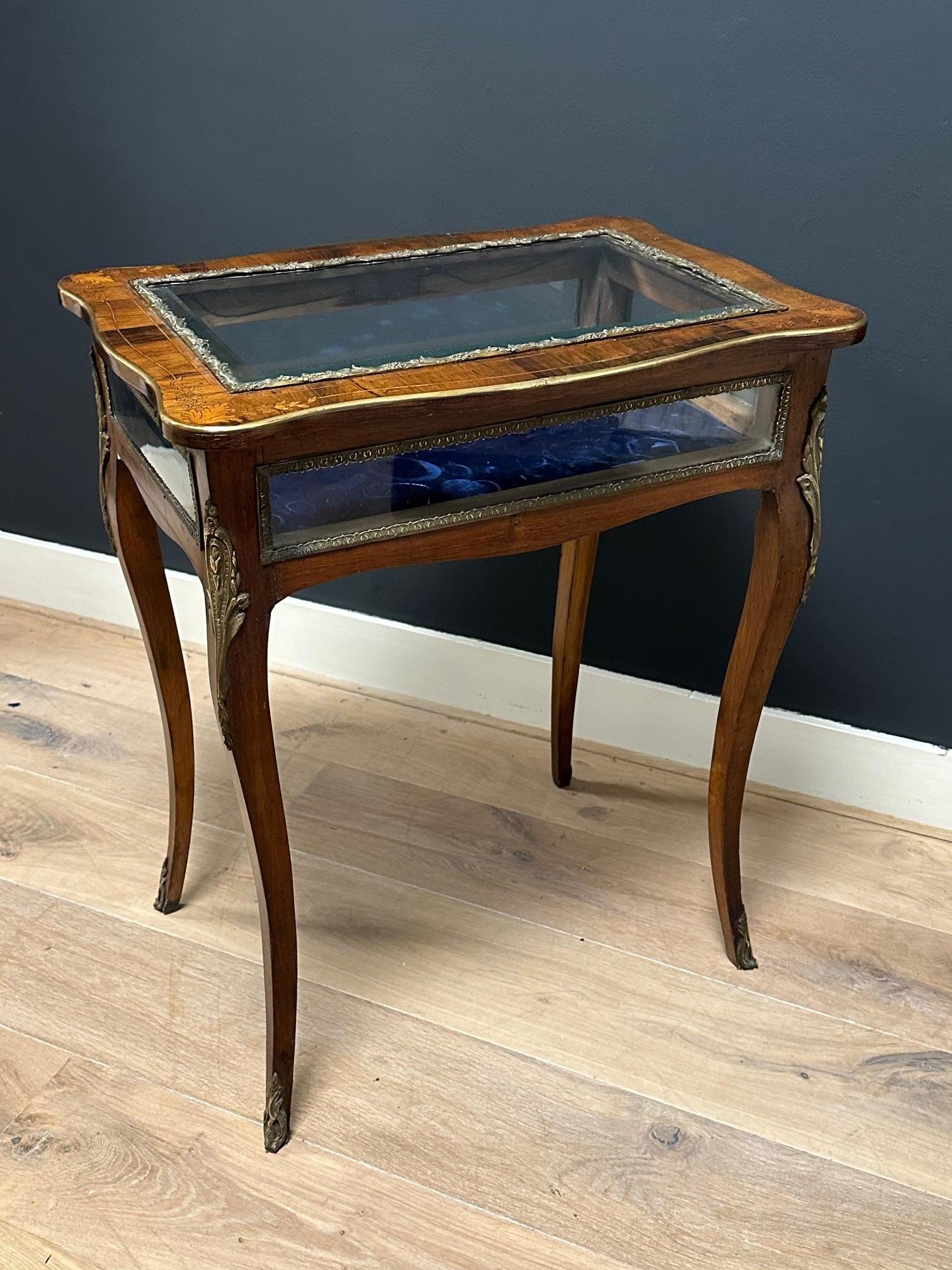 small antique bijouterie table For Sale 1