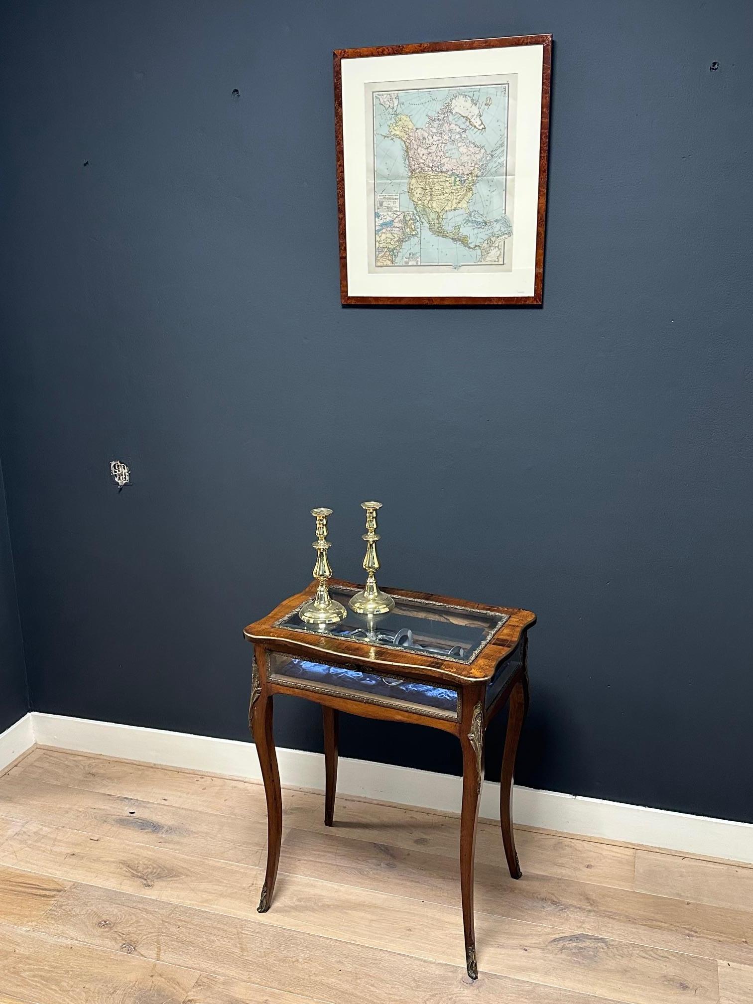 small antique bijouterie table For Sale 2