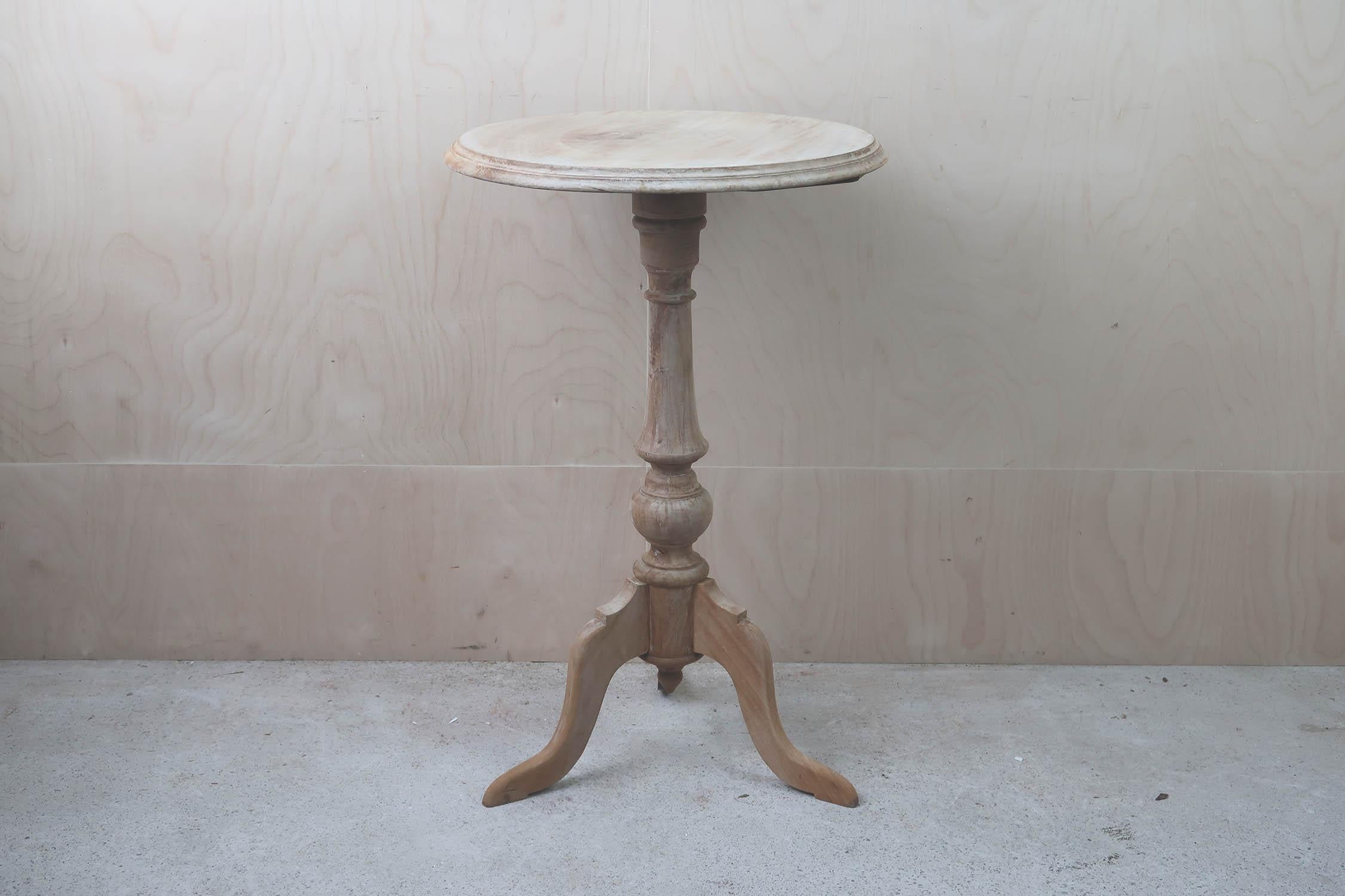 Small Antique Bleached Gustavian Style Round Side Table. English, Circa 1850 In Good Condition In St Annes, Lancashire