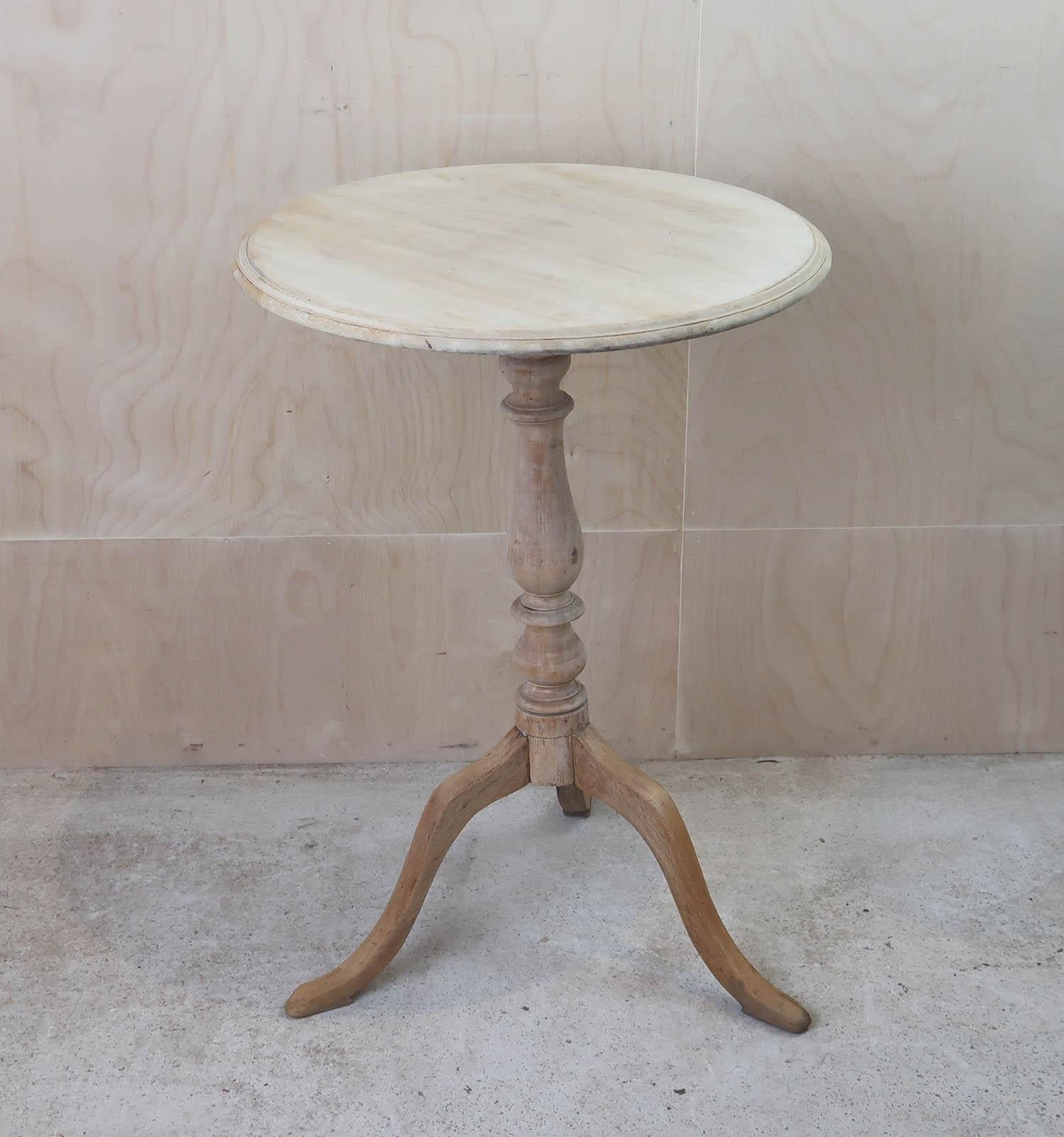 Small Antique Bleached Gustavian Style Round Side Table. English, Circa 1850 In Good Condition In St Annes, Lancashire