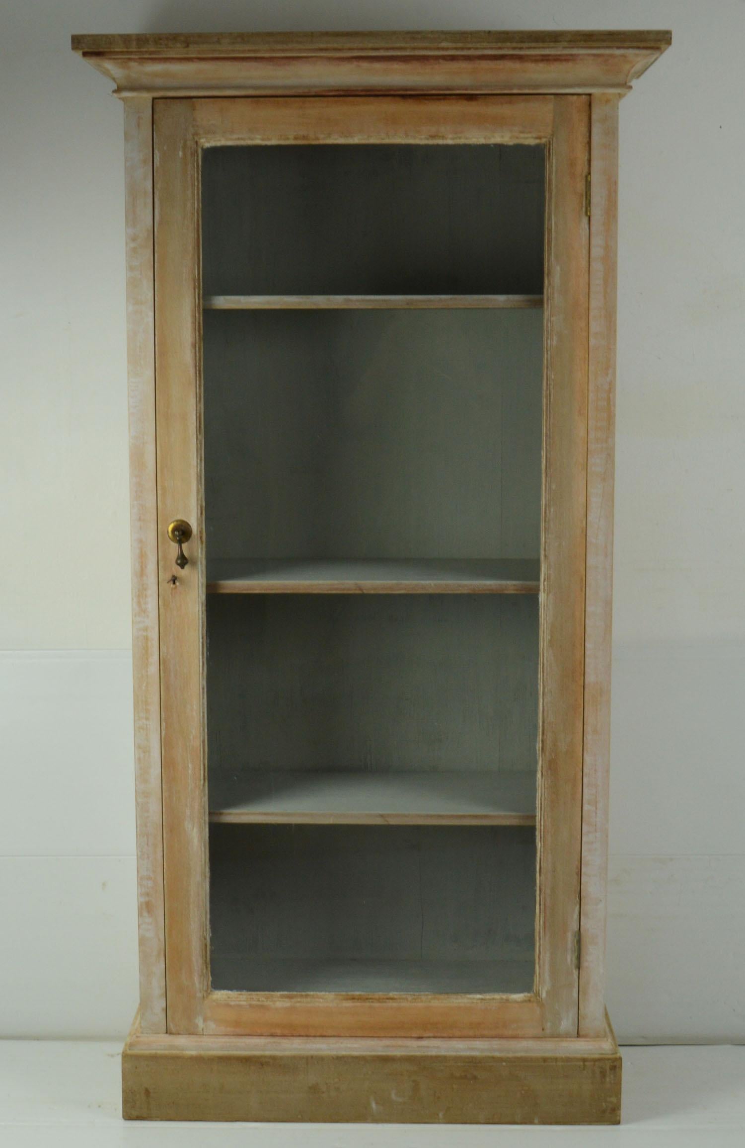 Fabulous small bleached mahogany cabinet

I particularly like the simplicity of this piece and the original glass in the door.

The top is finished so you can use it for display or a pair of lamps.

Adjustable shelves

The measurement given