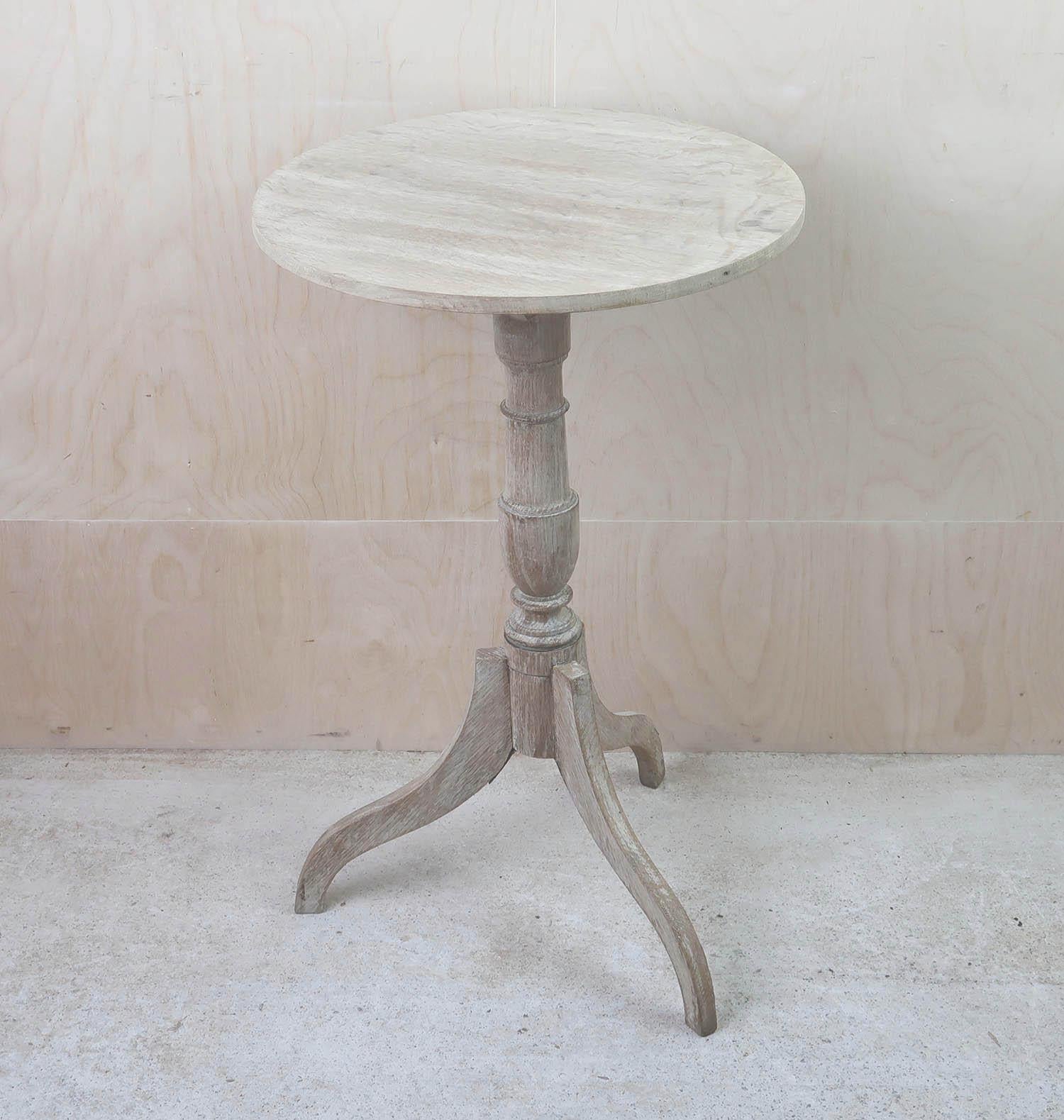 Preciosa mesita auxiliar georgiana

Me gusta especialmente su sencillez. 

Recientemente blanqueado

He optado por no lacar ni encerar la mesa.

Construcción robusta

Envío gratuito al Reino Unido

El envío cuesta 250 $ a EE.UU.










  
