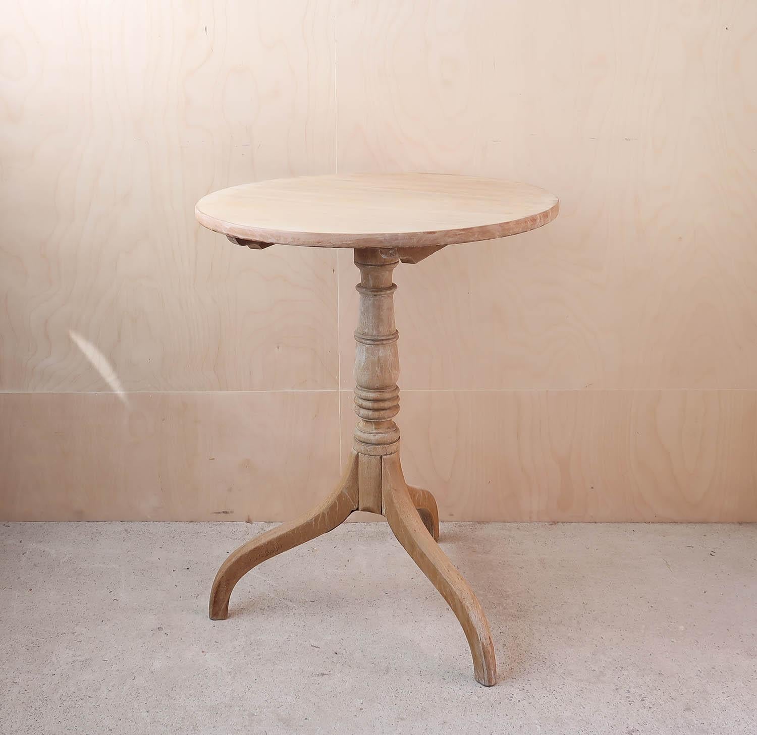Fabulous small round table. Made from bleached tropical hardwood 

I particularly like its simplicity. 

I have chosen not to lacquer or wax the table.

Sturdy construction










  