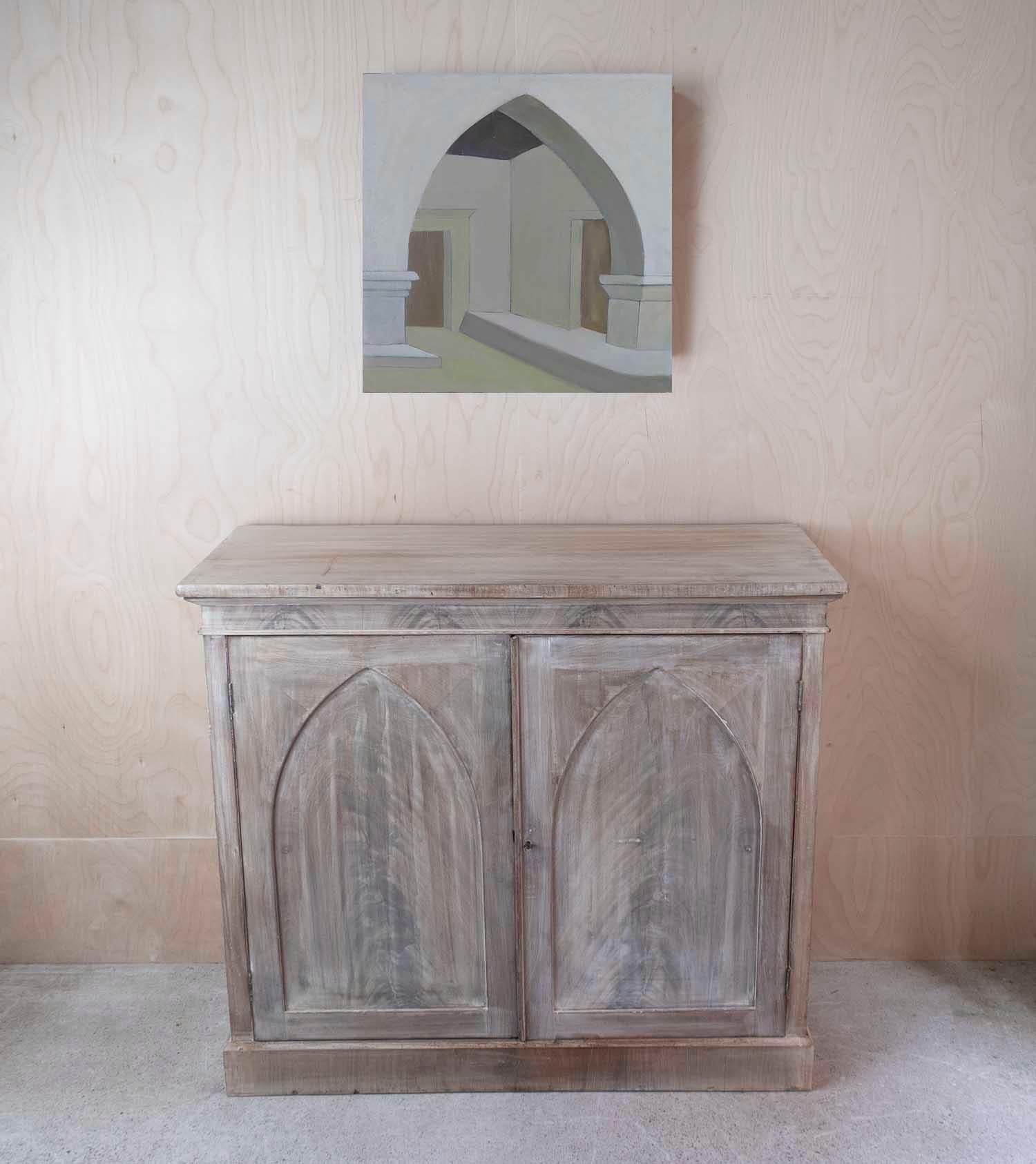 Favoloso piccolo mobile georgiano in legno duro tropicale

Eleganza dei pannelli delle porte ad arco gotico con una figura sorprendente nelle venature

Recentemente sbiancato

Mi piace in particolare la semplicità di questo pezzo 

Spedizione