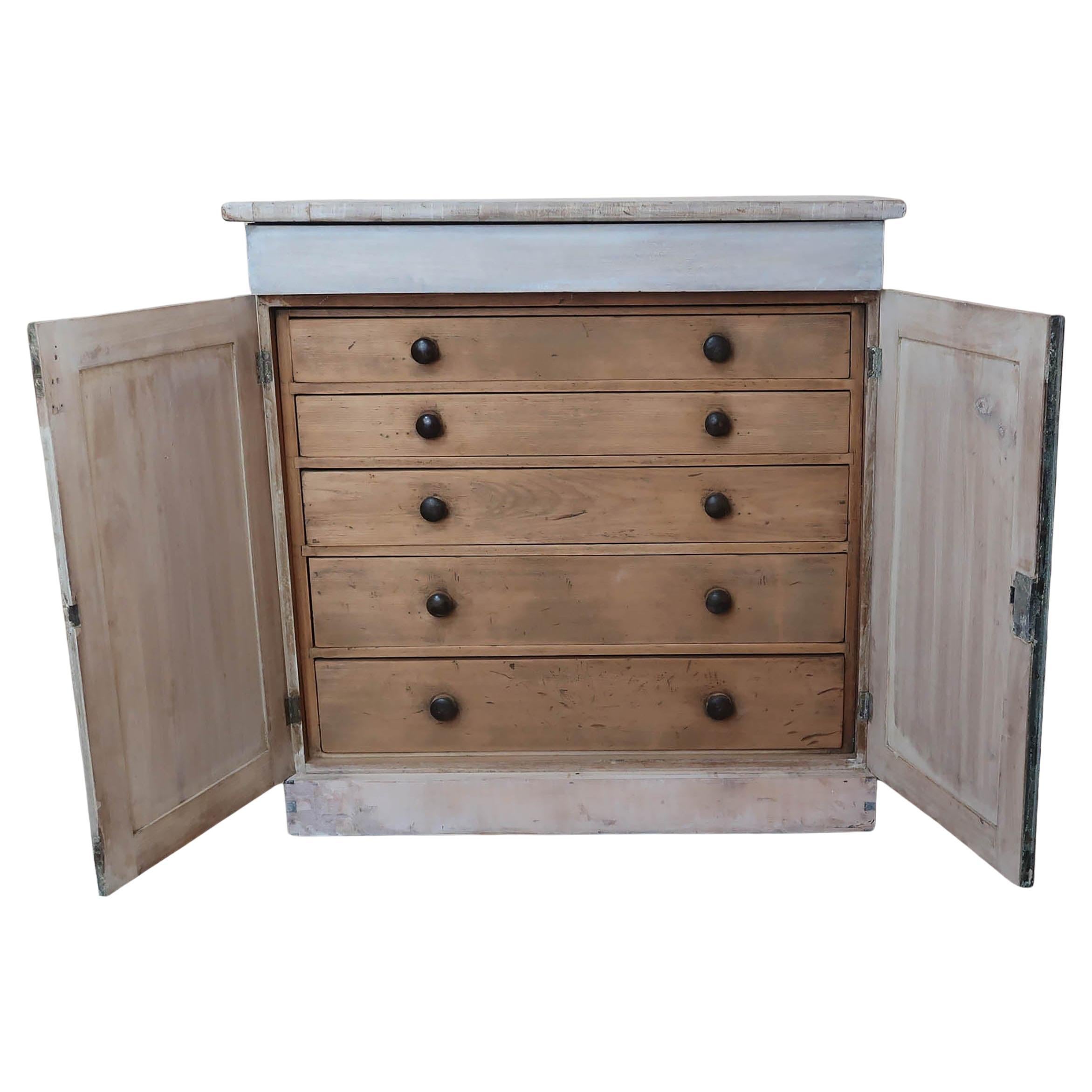 Petit meuble d'appoint ancien blanchi avec tiroirs en pin. Anglais C.1830 en vente