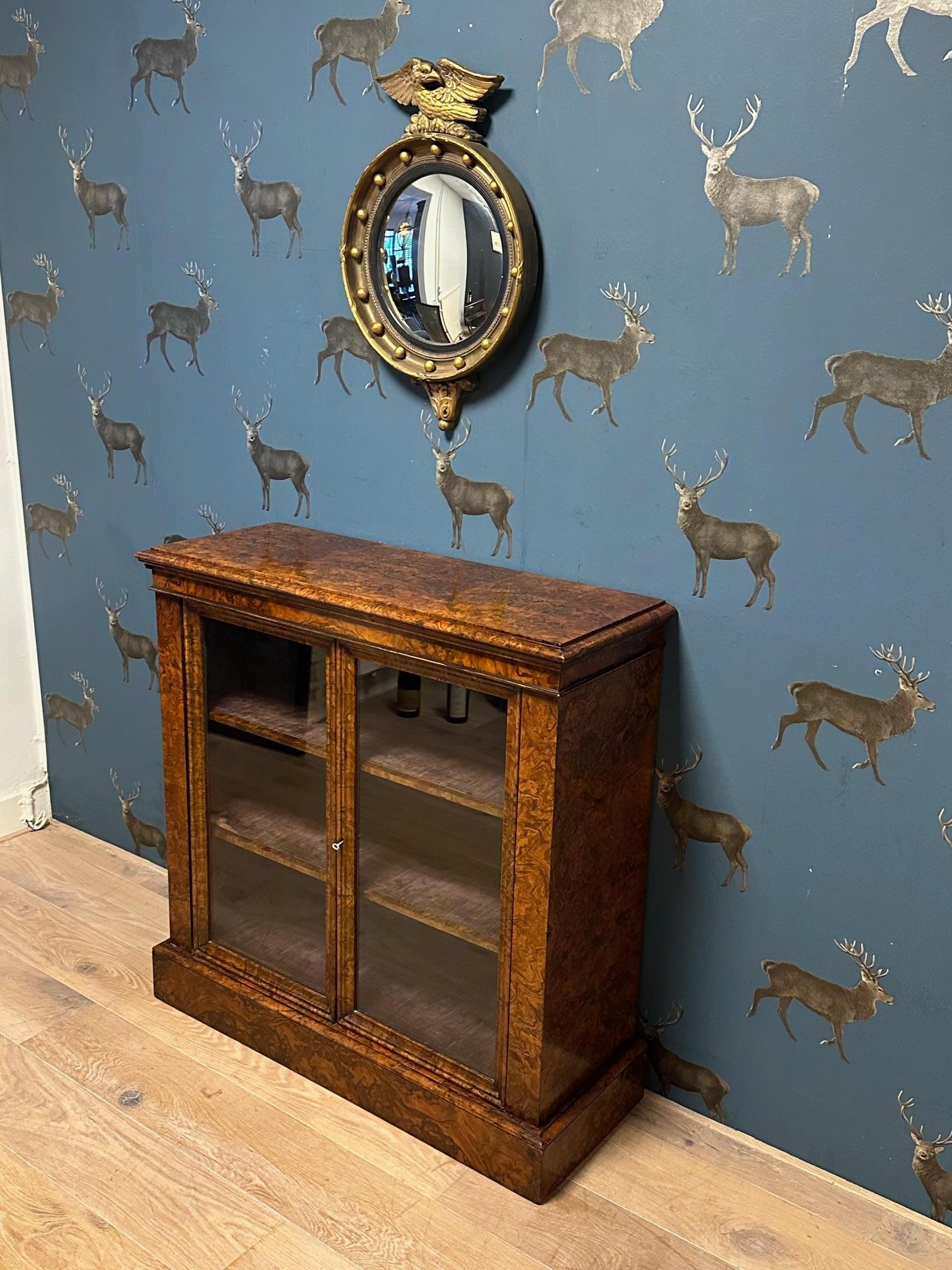 Petite bibliothèque ancienne en vente 7