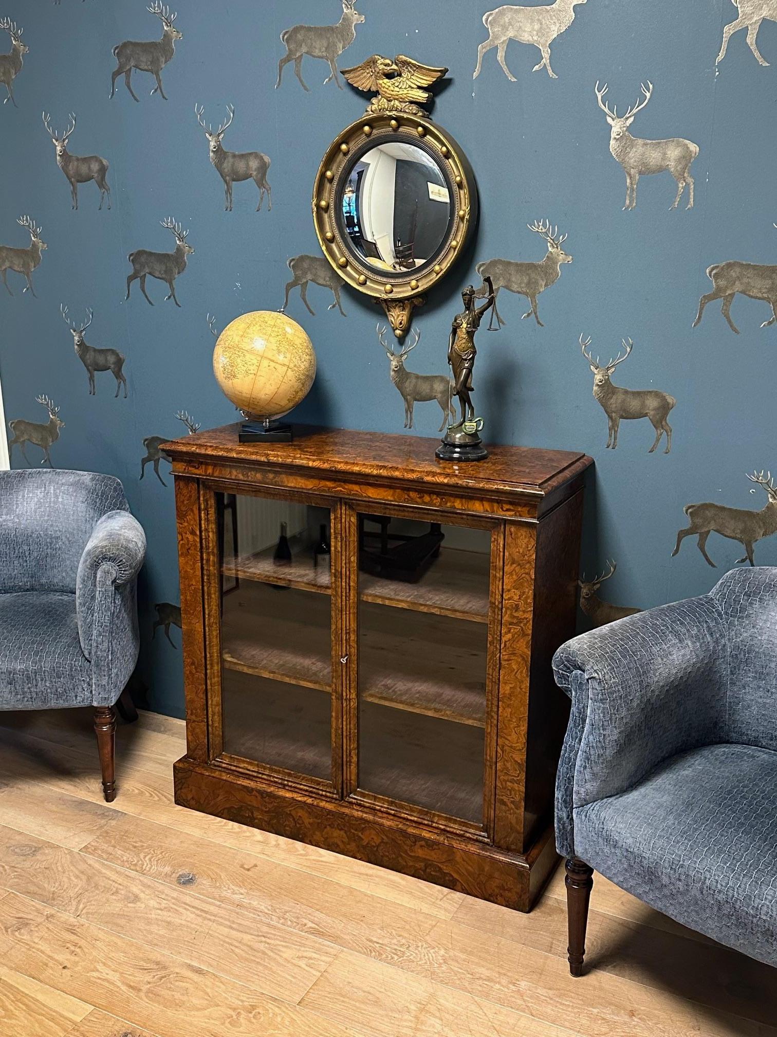 Petite bibliothèque ancienne en vente 9