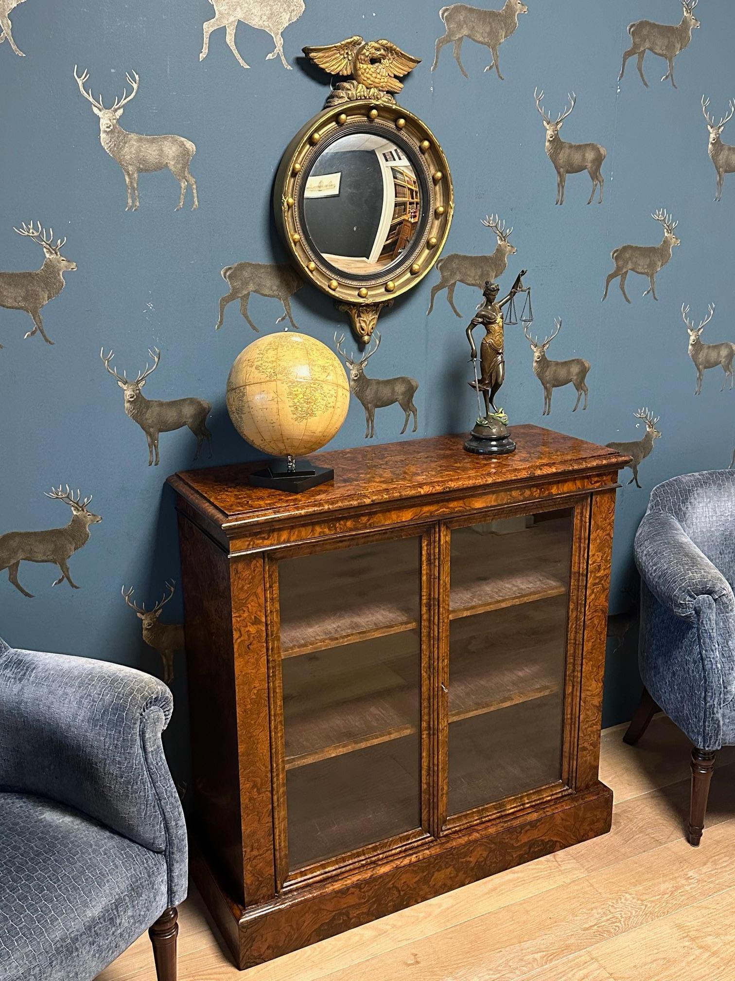 Petite bibliothèque ancienne en vente 10