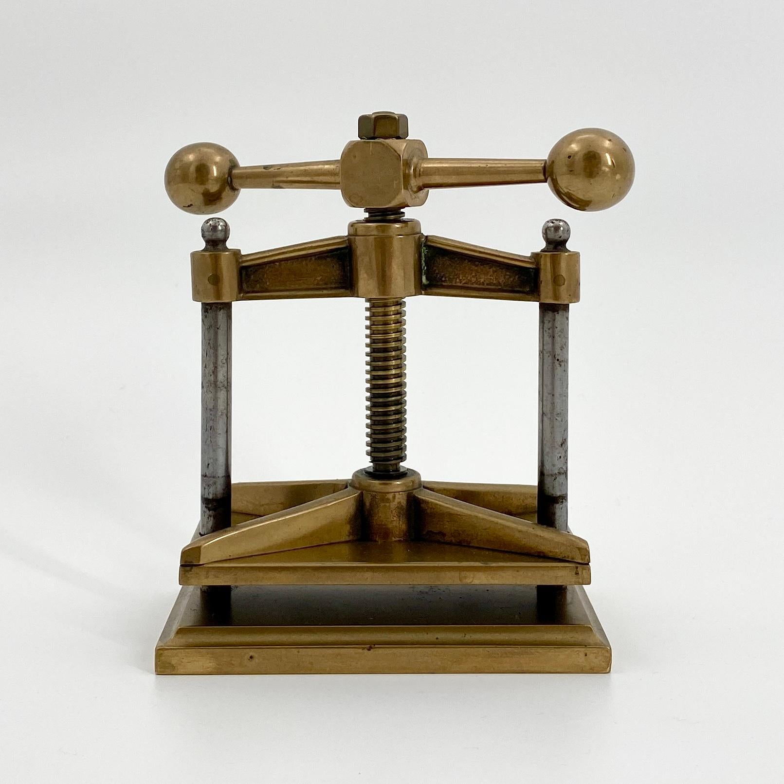 Industriel Petite presse à reliure ou à fleurs en laiton, Circa 1900, Danemark