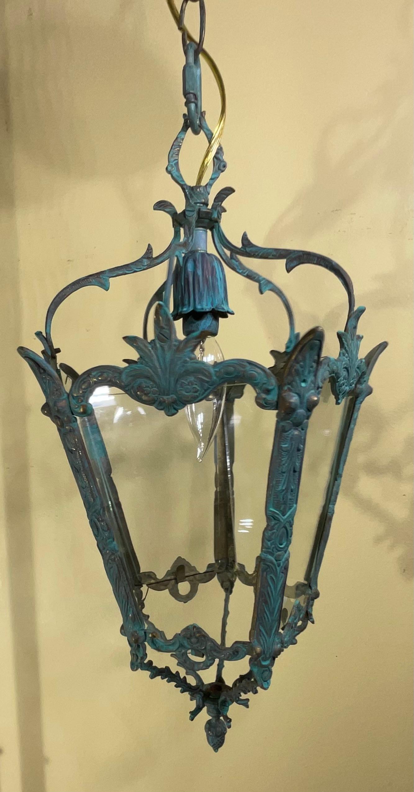 Piccolo lampadario a sospensione in ottone antico in vendita 3