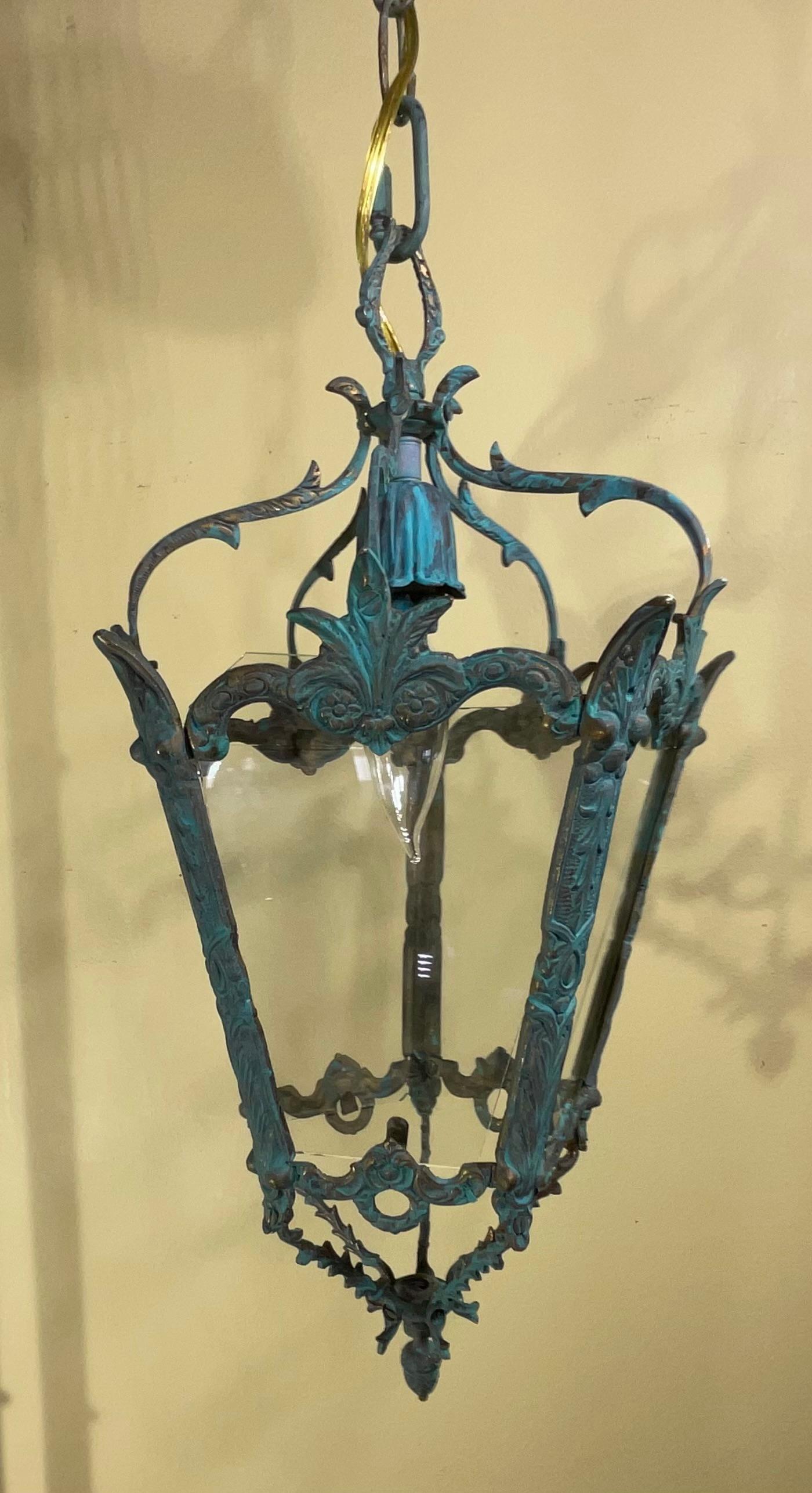 Piccolo lampadario a sospensione in ottone antico in vendita 1