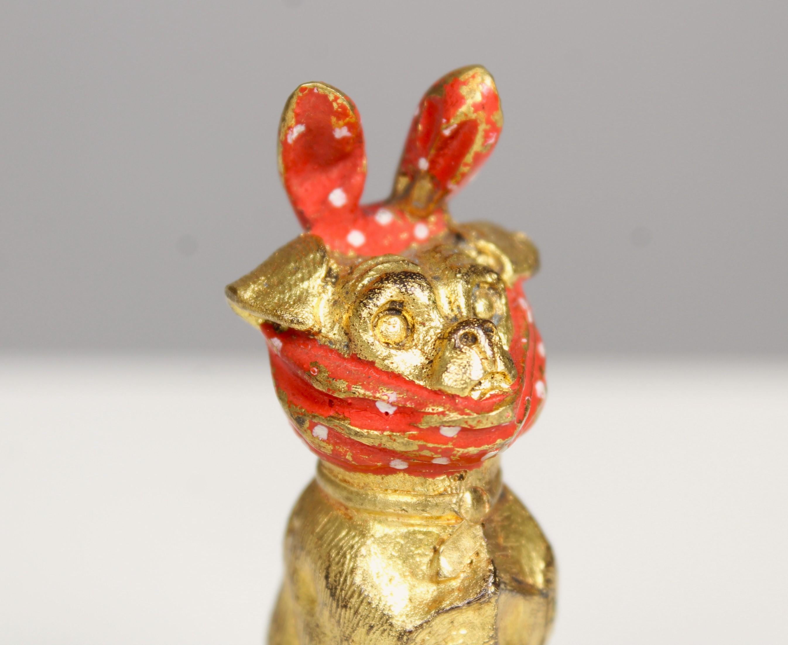Beautiful small bronze, depicting an pug with a red scarf around the head.
Maybe Vienna bronze?
Finely chiseled, gilt and hand painted.




