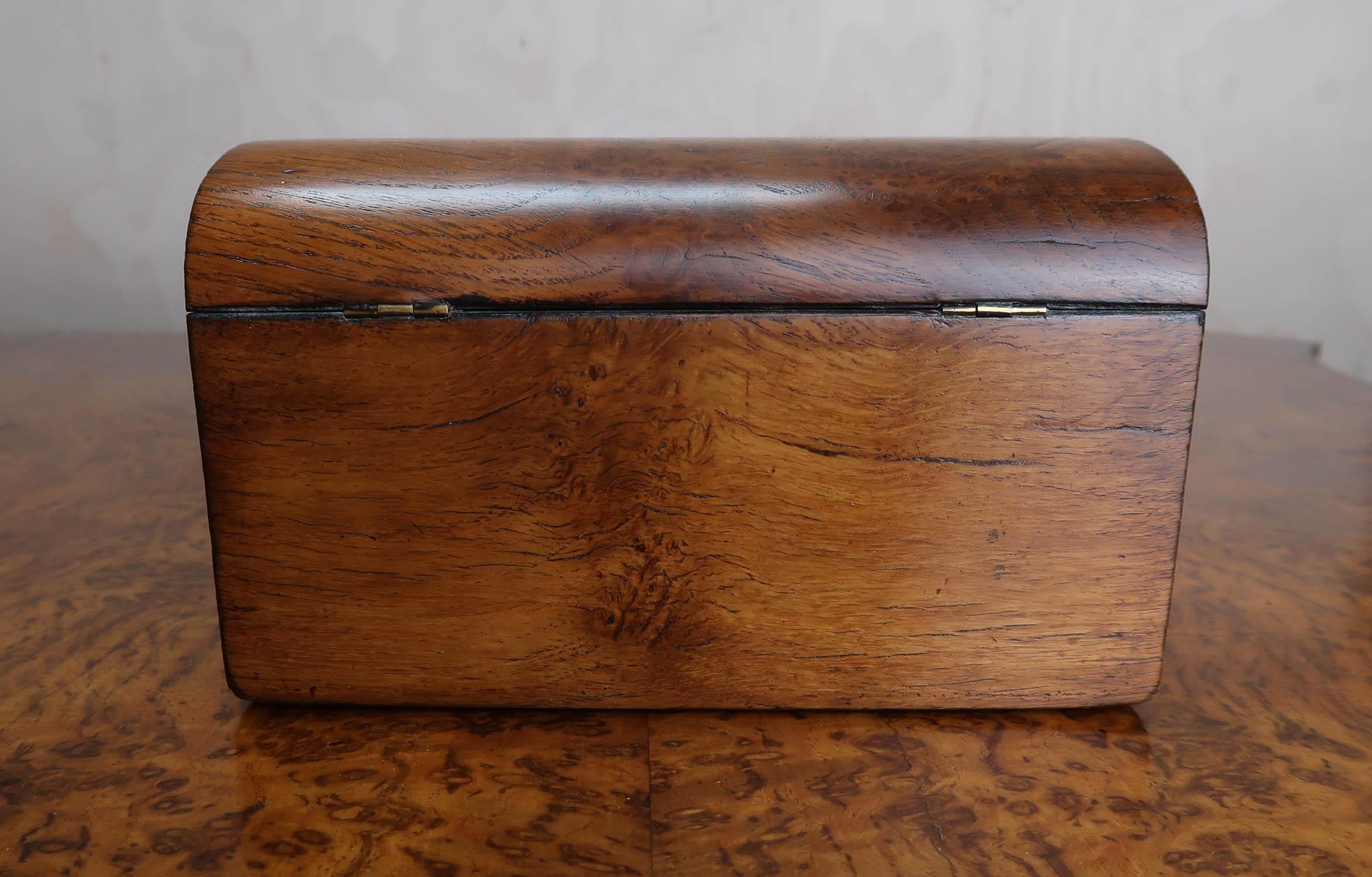 Small Antique Burr Oak Domed Top Tea Caddy. English C.1830 In Good Condition In St Annes, Lancashire