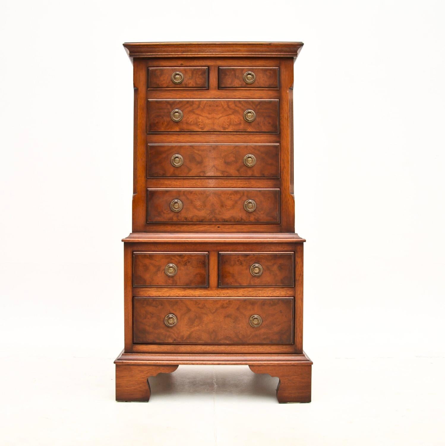 Georgian Small Antique Burr Walnut Chest of Drawers For Sale