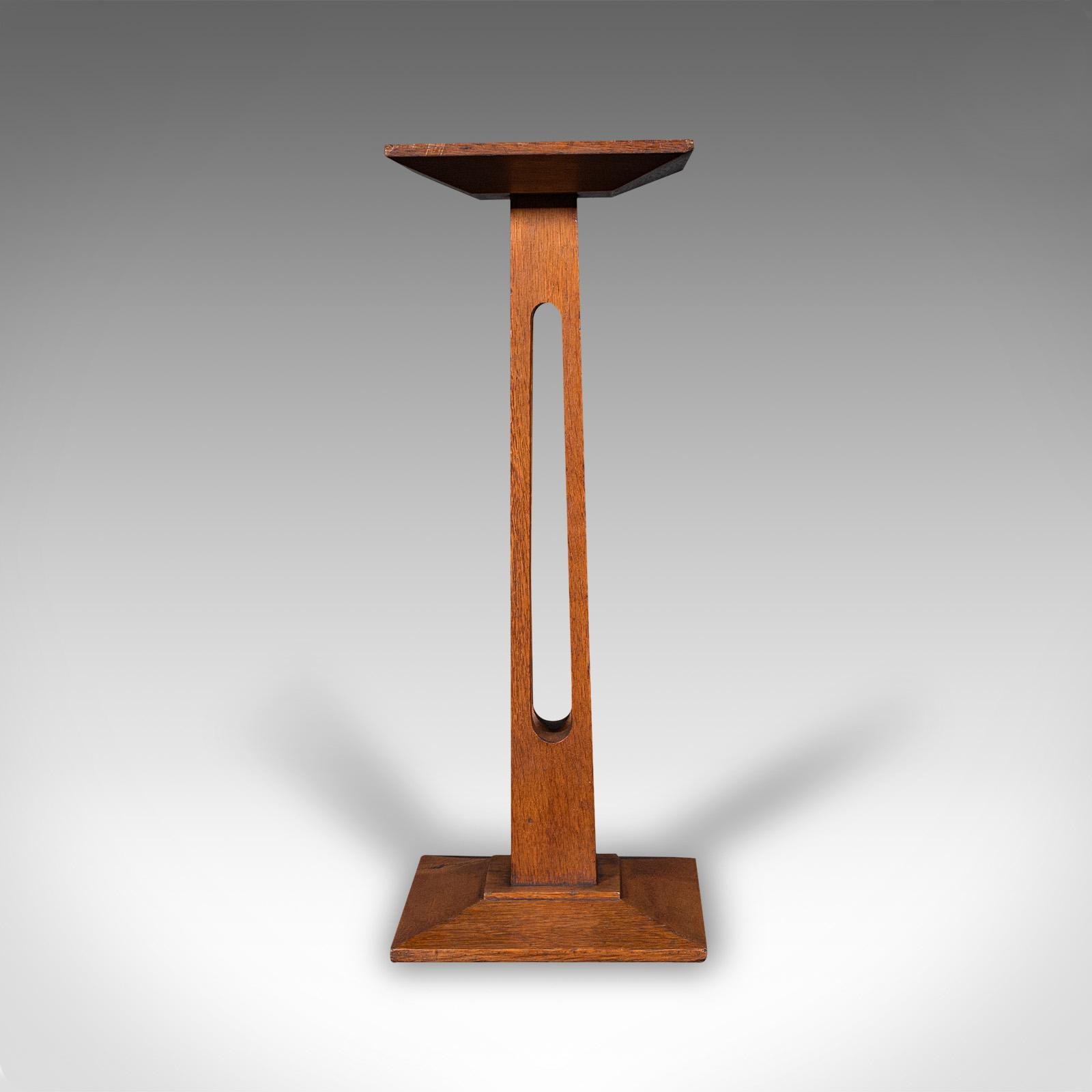 This is a small antique bust stand. An English, oak jardiniere or torchere column, dating to the mid Victorian period, circa 1880.

Gracefully presented stand, ideal for displaying a small portrait bust
Displays a desirable aged patina and in good