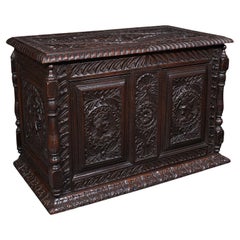 Petit coffre ancien sculpté en chêne anglais, néo-gothique, boîte à couvertures victorienne