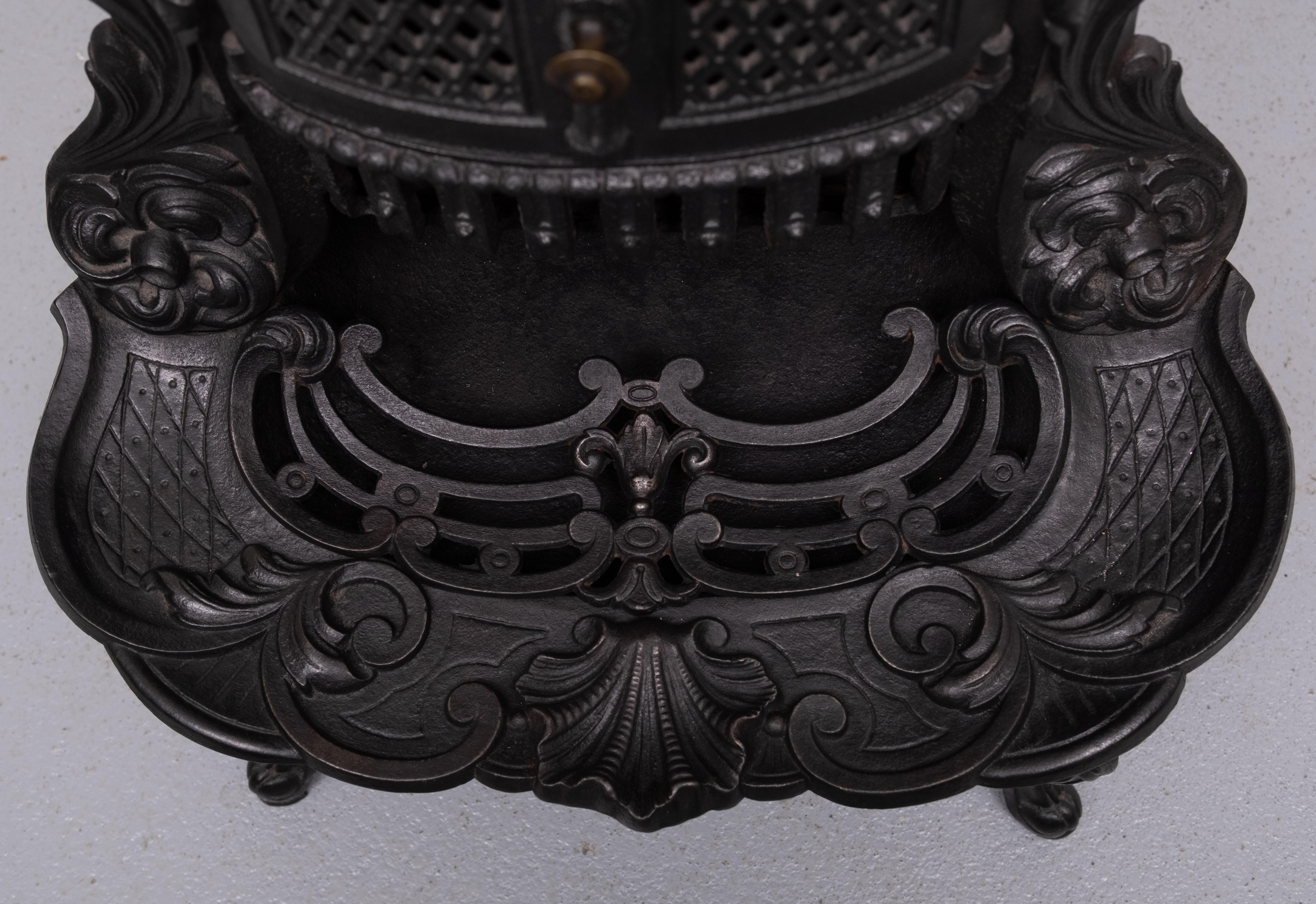 Fer small Antique Cast Iron Fireplace  parlor stove  France en vente