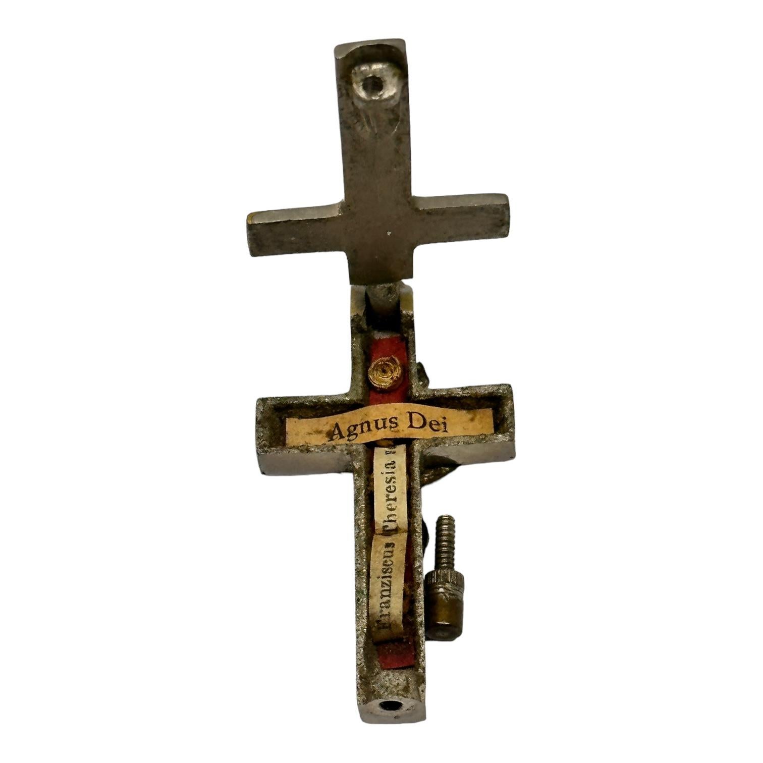 small Antique Catholic Reliquary Box Crucifix Pendant with Relics of Saints In Good Condition For Sale In Nuernberg, DE