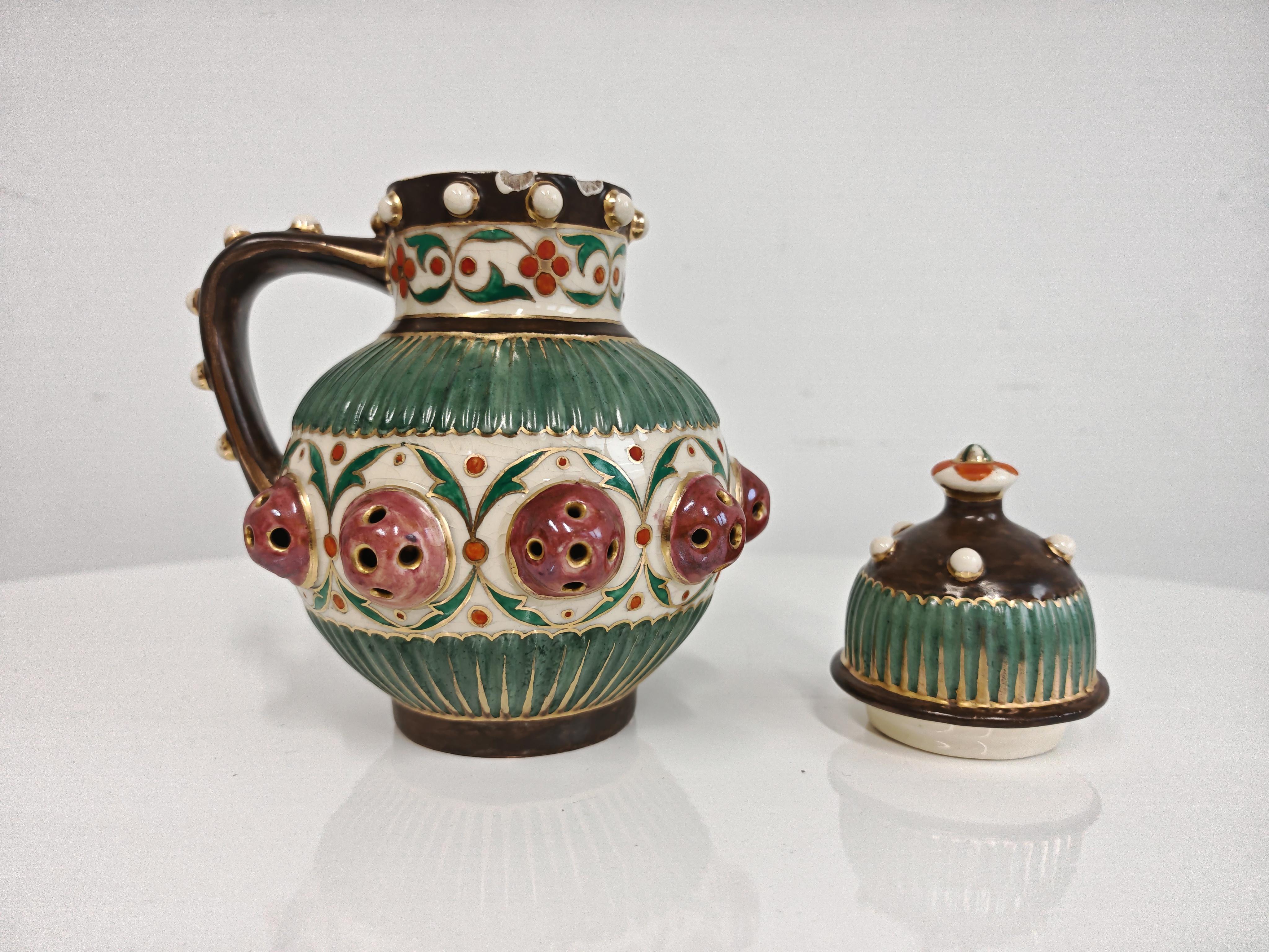 Victorien Petit pichet ancien en céramique de Zsolnay, Hongrie, 19e siècle en vente