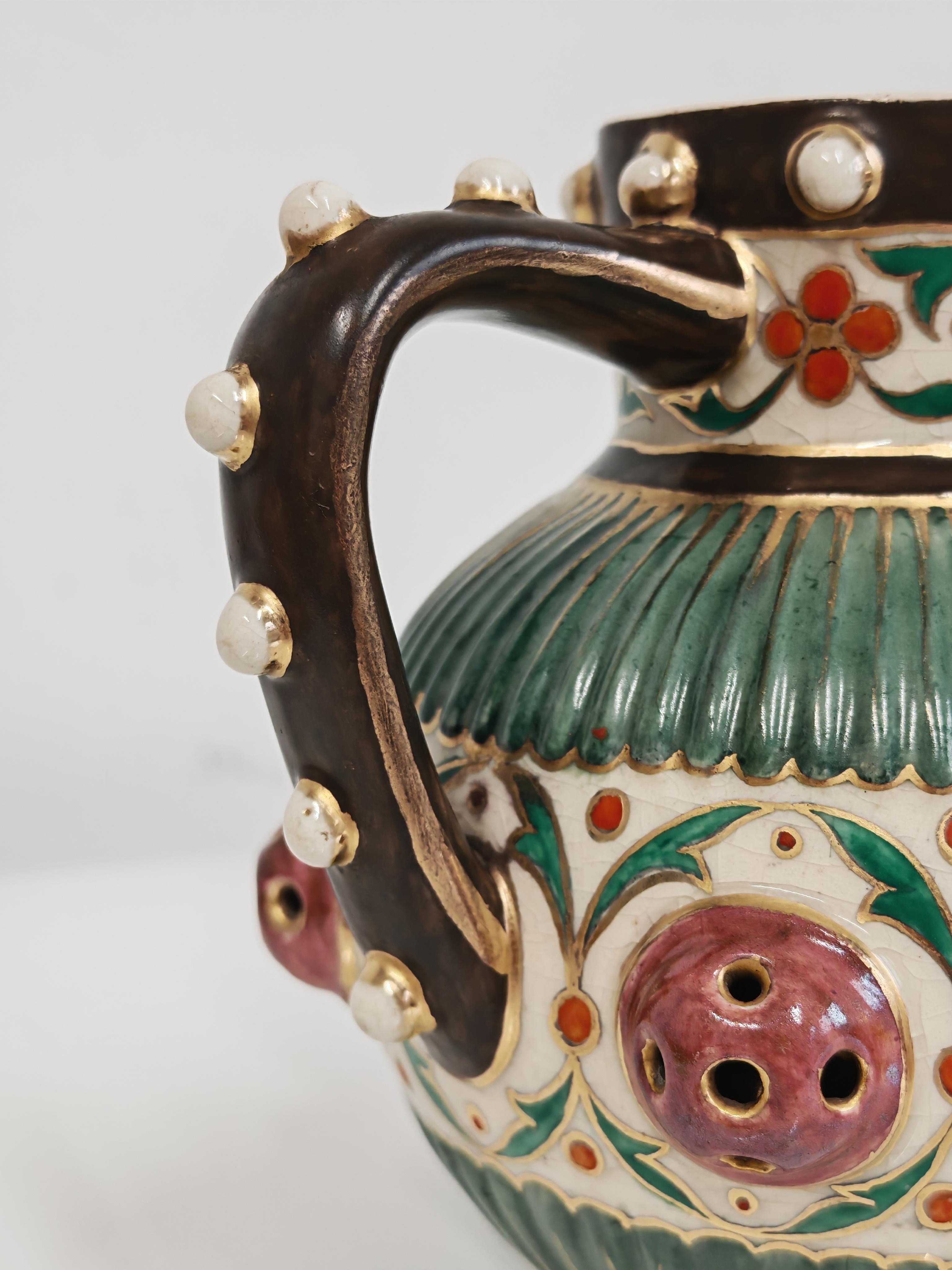 Petit pichet ancien en céramique de Zsolnay, Hongrie, 19e siècle Bon état - En vente à Beograd, RS