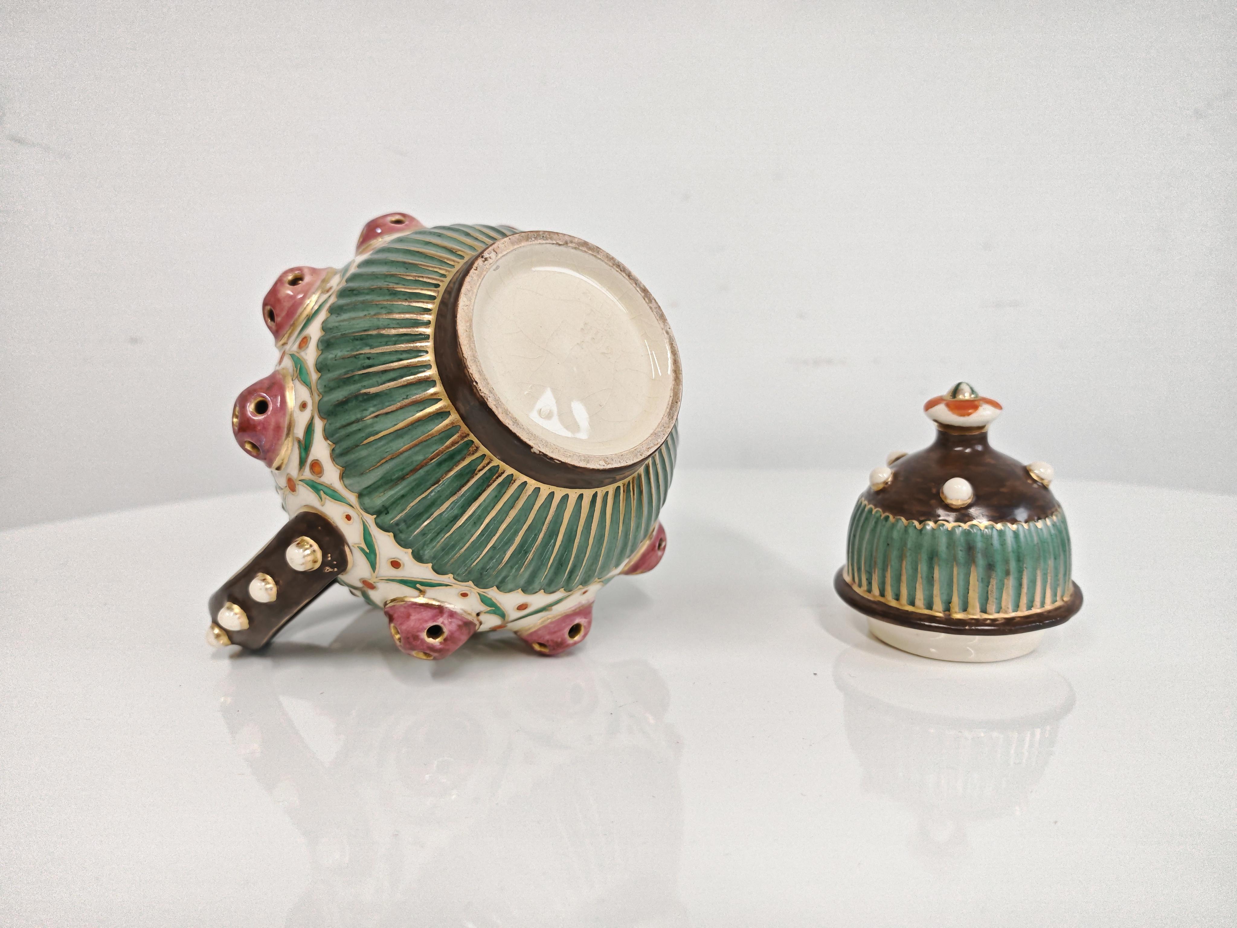 Petit pichet ancien en céramique de Zsolnay, Hongrie, 19e siècle en vente 1