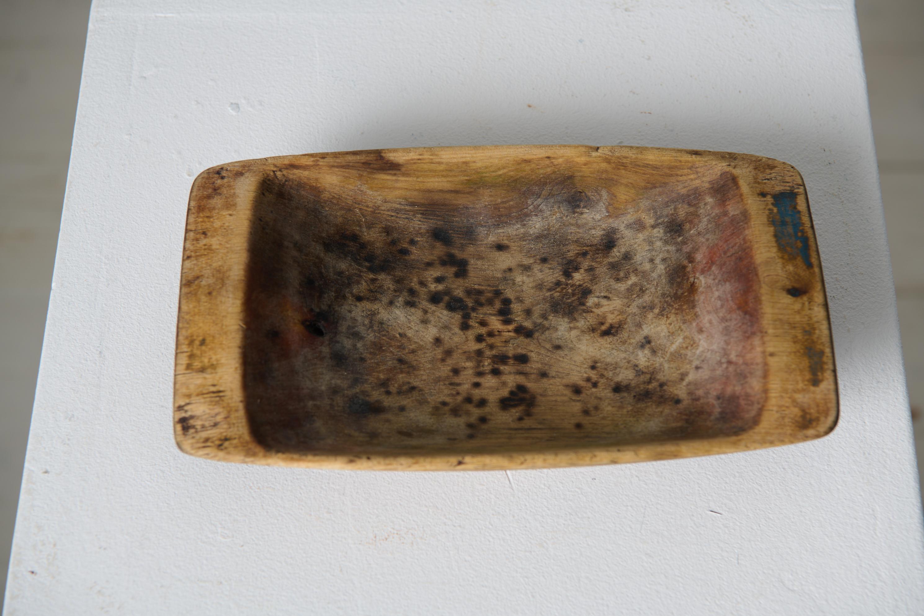Small Antique Charming, Very Unusual Swedish Folk Art Wooden Trough In Good Condition For Sale In Kramfors, SE