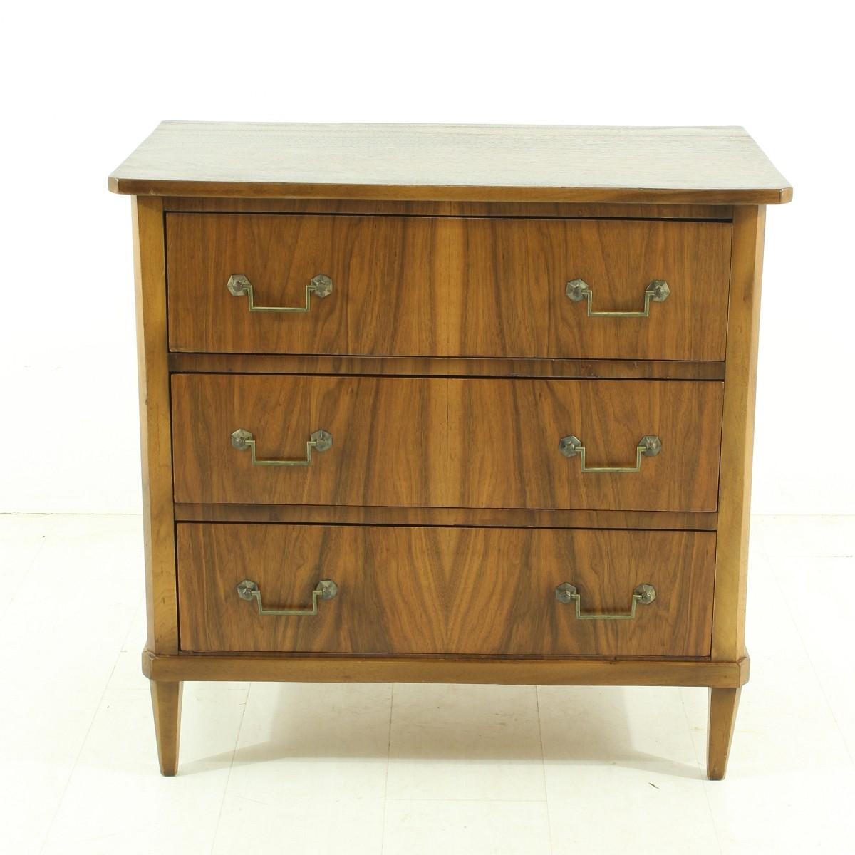 3 drawers, veneered walnut
drawers with interesting original fittings
very good working condition (see photos).