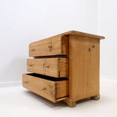 Small antique chest of drawers in solid wood with 3 drawers