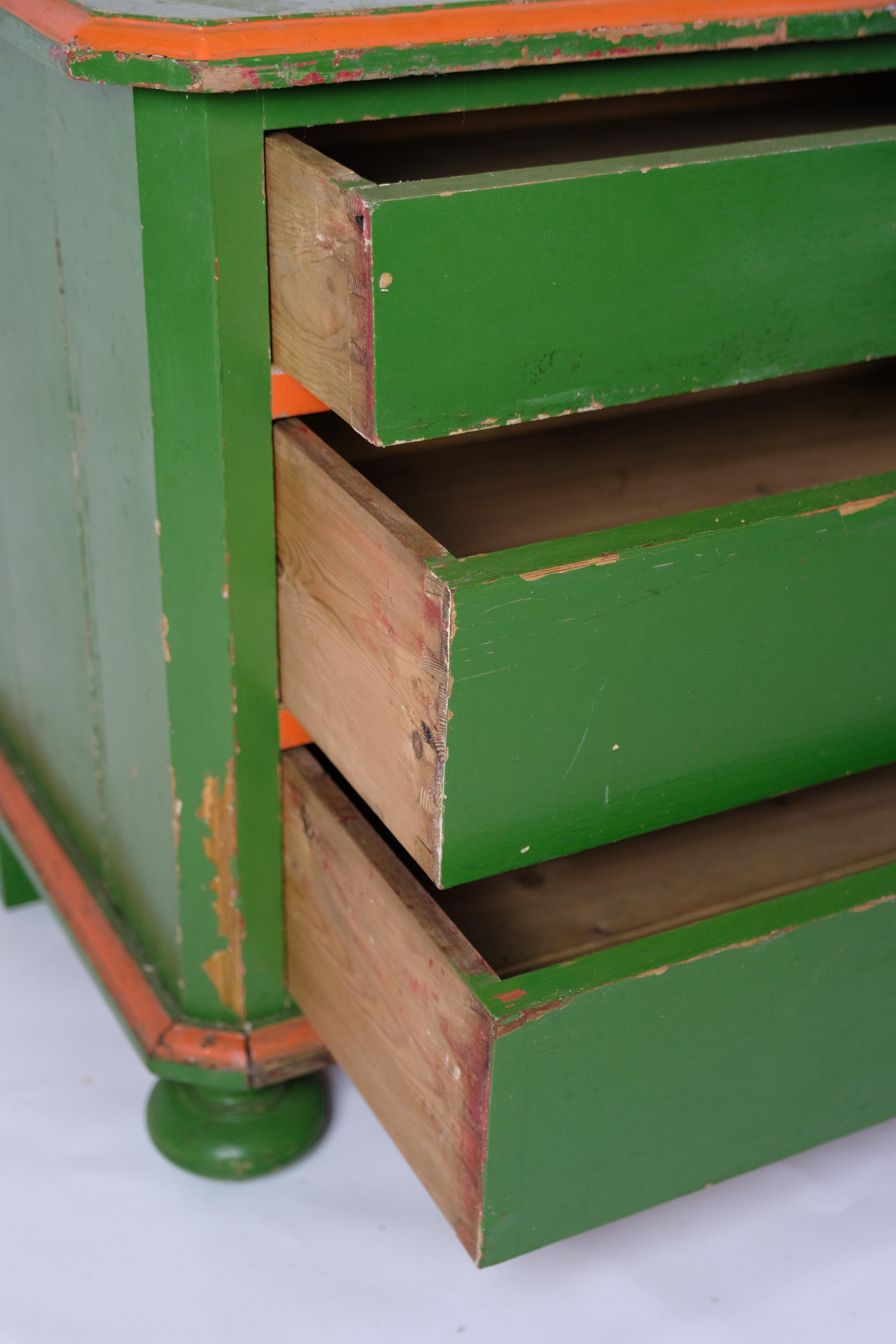 Small Antique Chest Of Drawers Painted In Green With Red Edges From 1890s In Good Condition For Sale In Lejre, DK