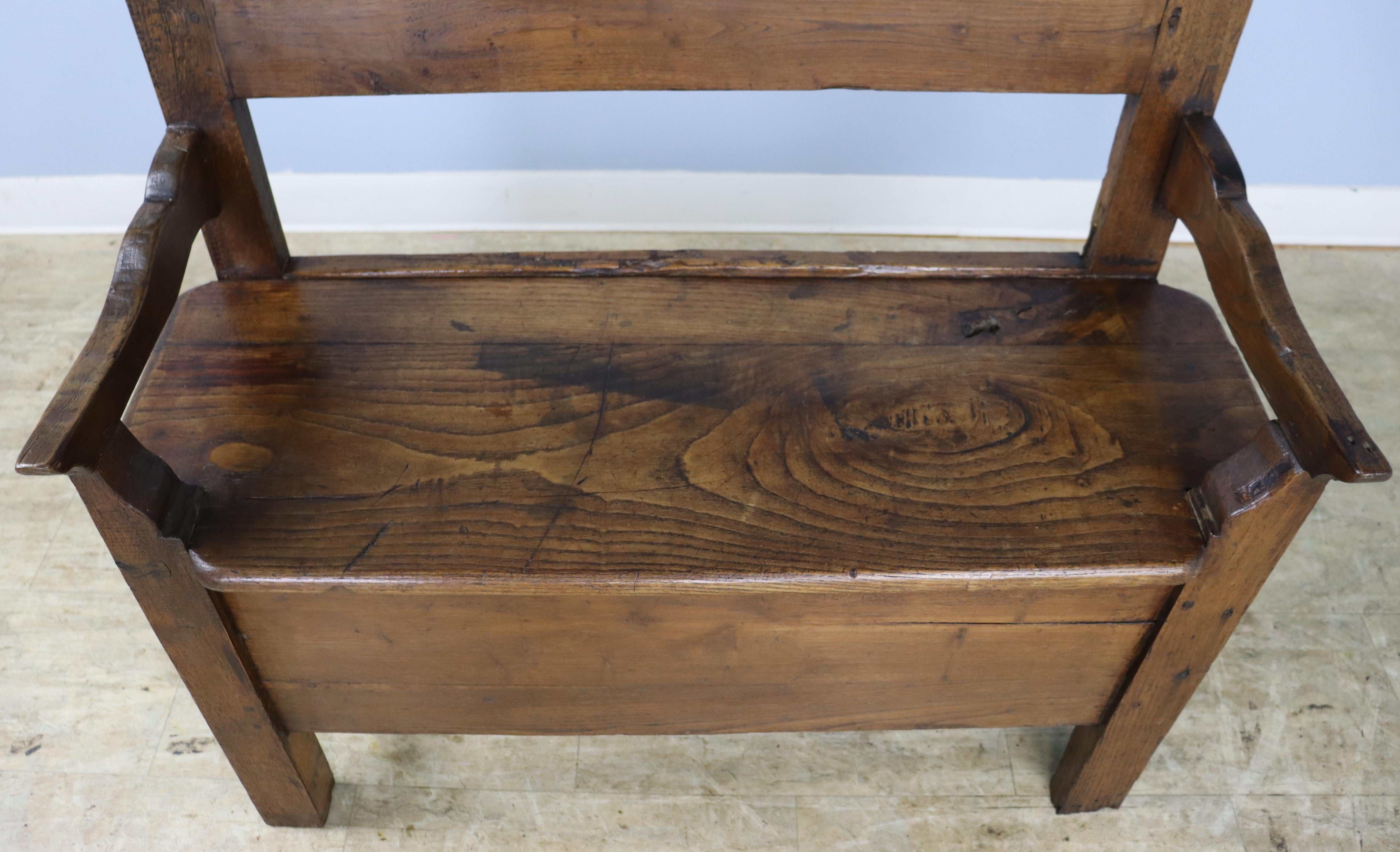 Small Antique Chestnut Seat In Good Condition For Sale In Port Chester, NY