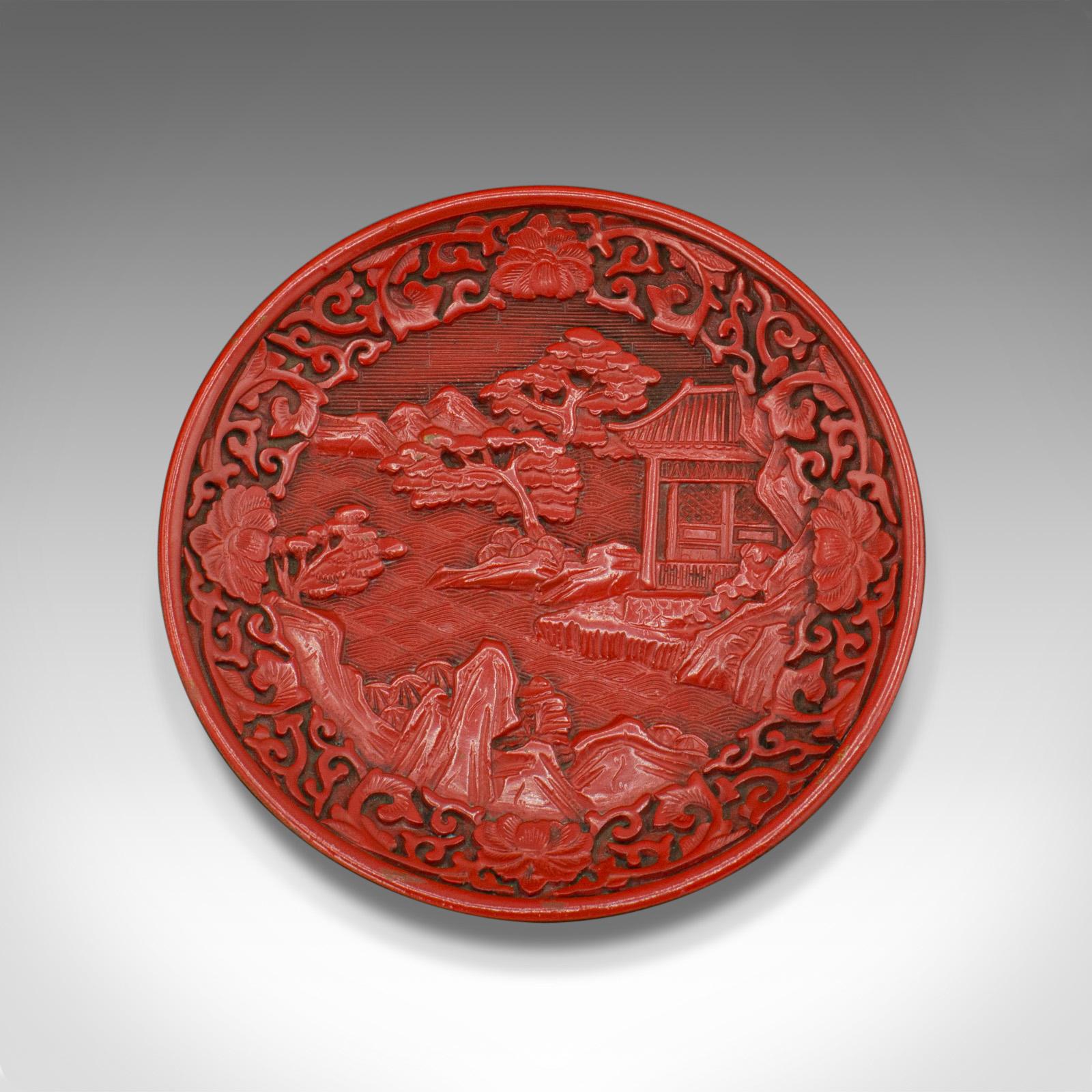 Small Antique Decorative Cinnabar Dish, Chinese, Display Plate, Qing, Victorian In Good Condition For Sale In Hele, Devon, GB