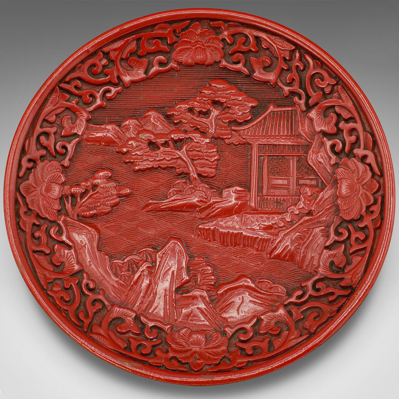 XIXe siècle Petit plat Cinnabar décoratif ancien, chinois, assiette d'exposition, Qing, victorien en vente