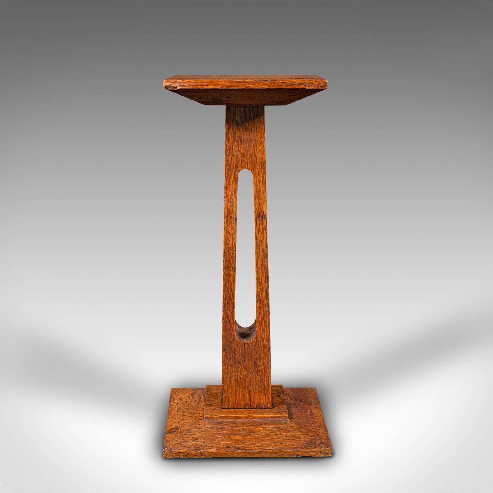 bust holder