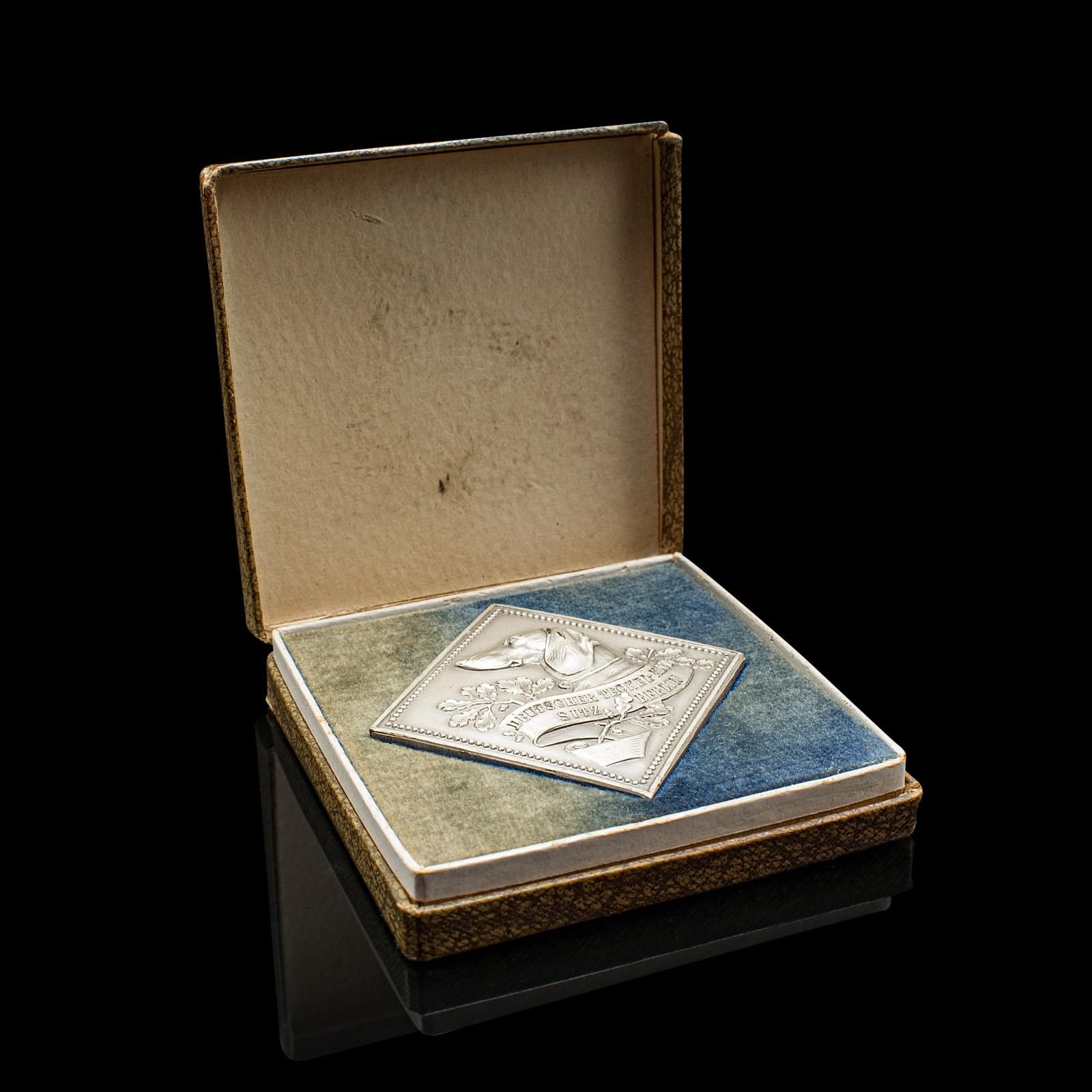 
This is an antique dog kennel club medal. A German, cast metal Dachshund breed award in carry case, dating to the Edwardian period, circa 1910.

The Deutscher Teckel-Klub is the German kennel club for the loveable Dachshund, or as it's colloquially