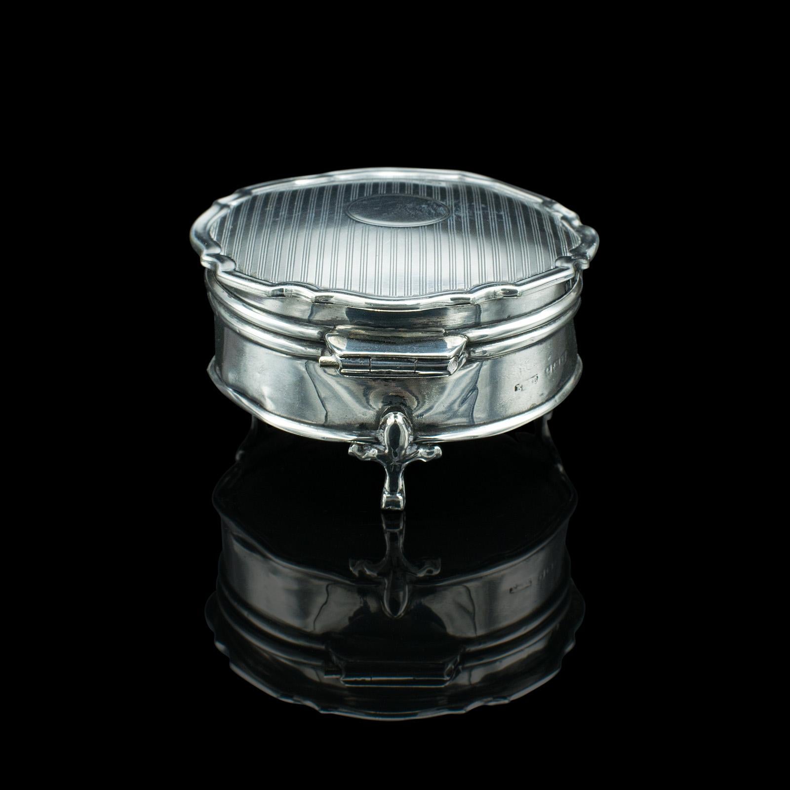 Small Antique Dressing Table Ring Box, English Silver, Birmingham Hallmark, 1921 In Good Condition For Sale In Hele, Devon, GB