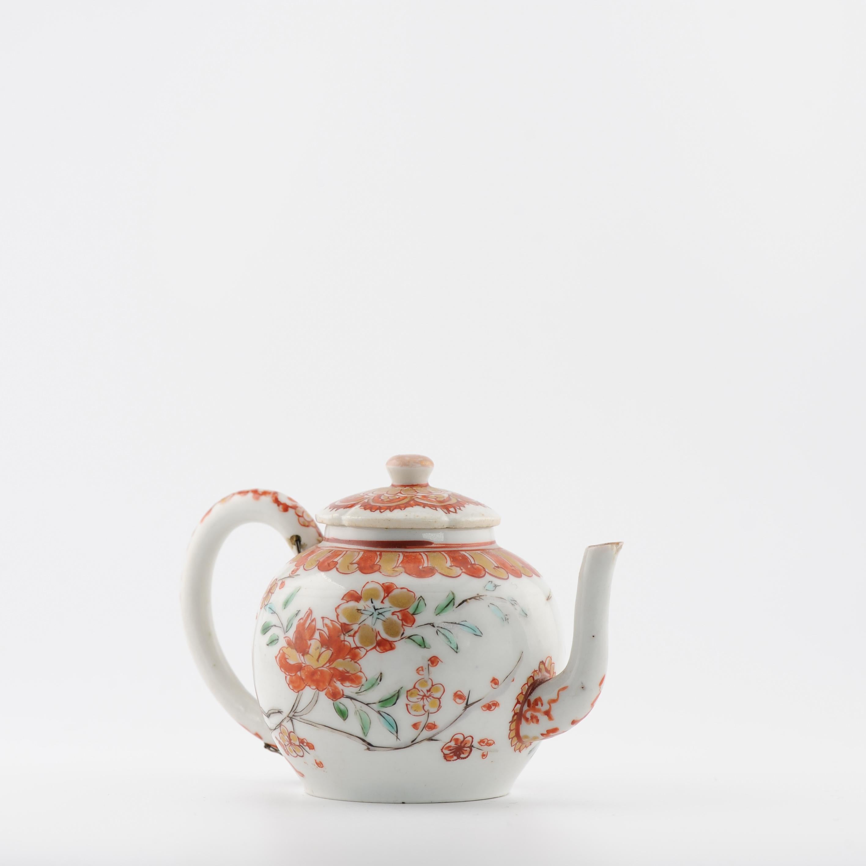Petite théière japonaise ancienne du début du 18e siècle en porcelaine de la période Edo, émaillée Imari en vente 5