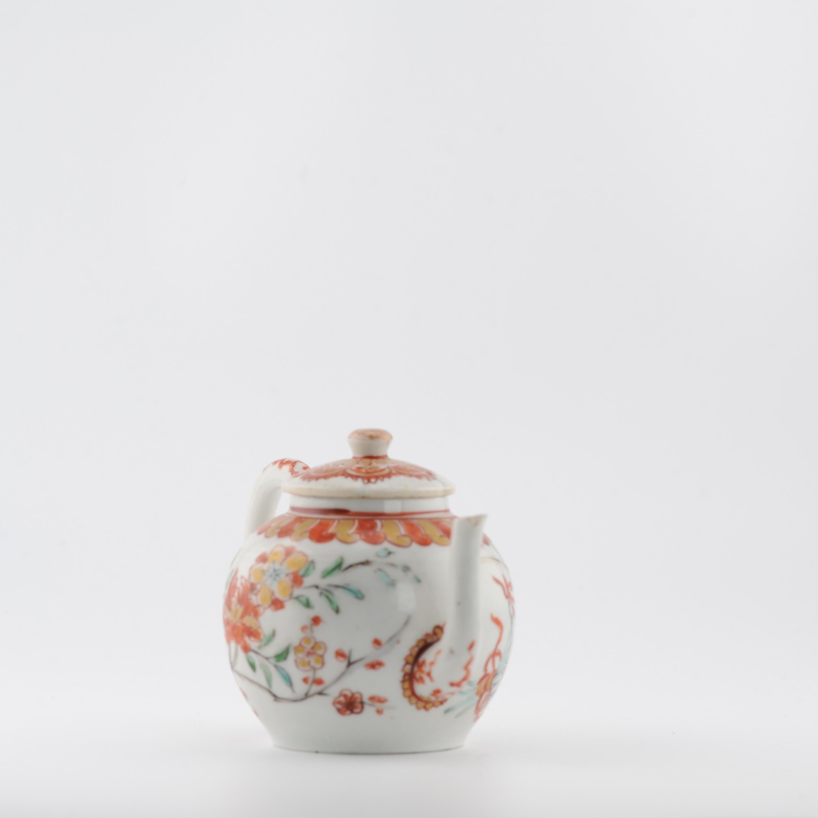 Petite théière japonaise ancienne du début du 18e siècle en porcelaine de la période Edo, émaillée Imari en vente 6