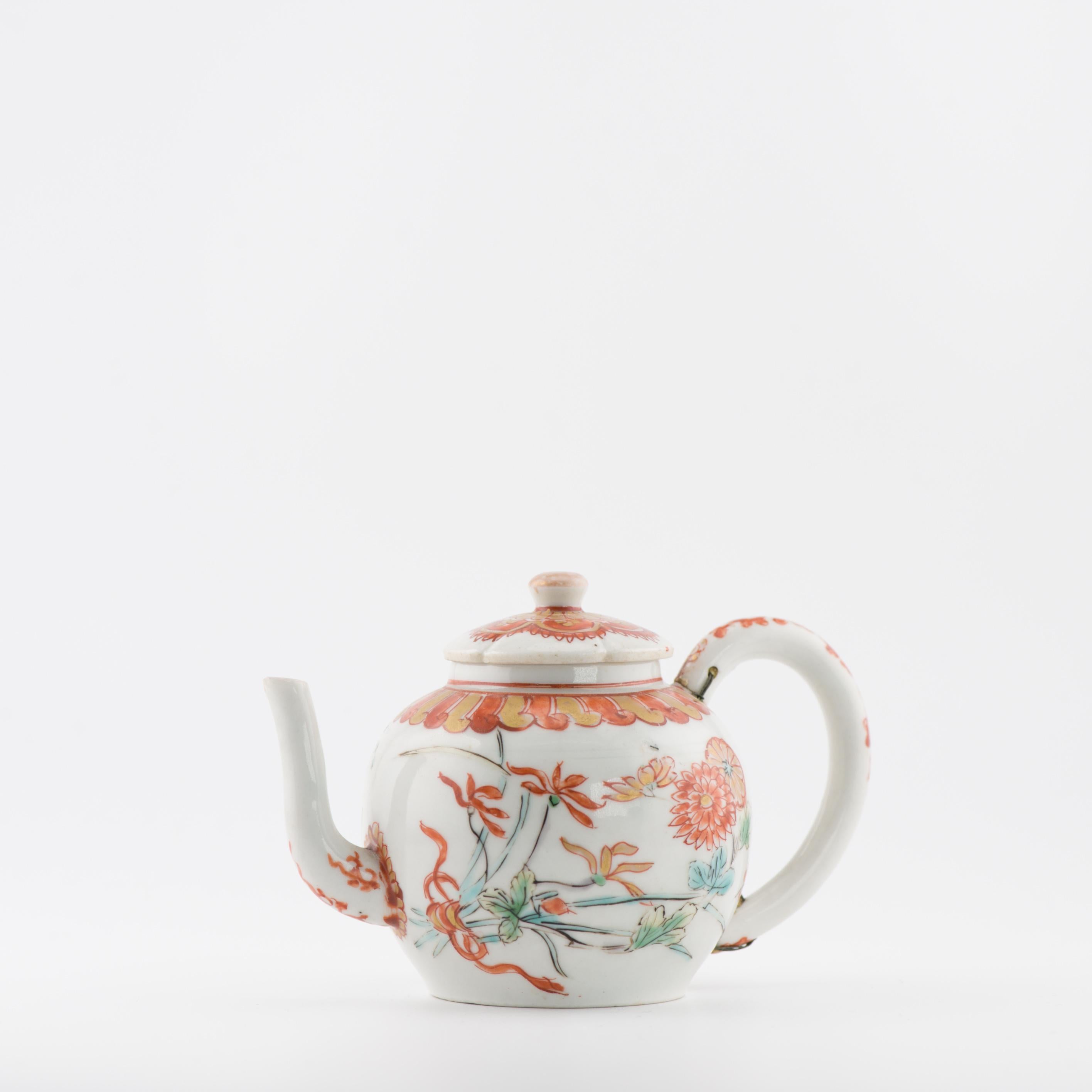 Petite théière japonaise ancienne du début du 18e siècle en porcelaine de la période Edo, émaillée Imari en vente 9