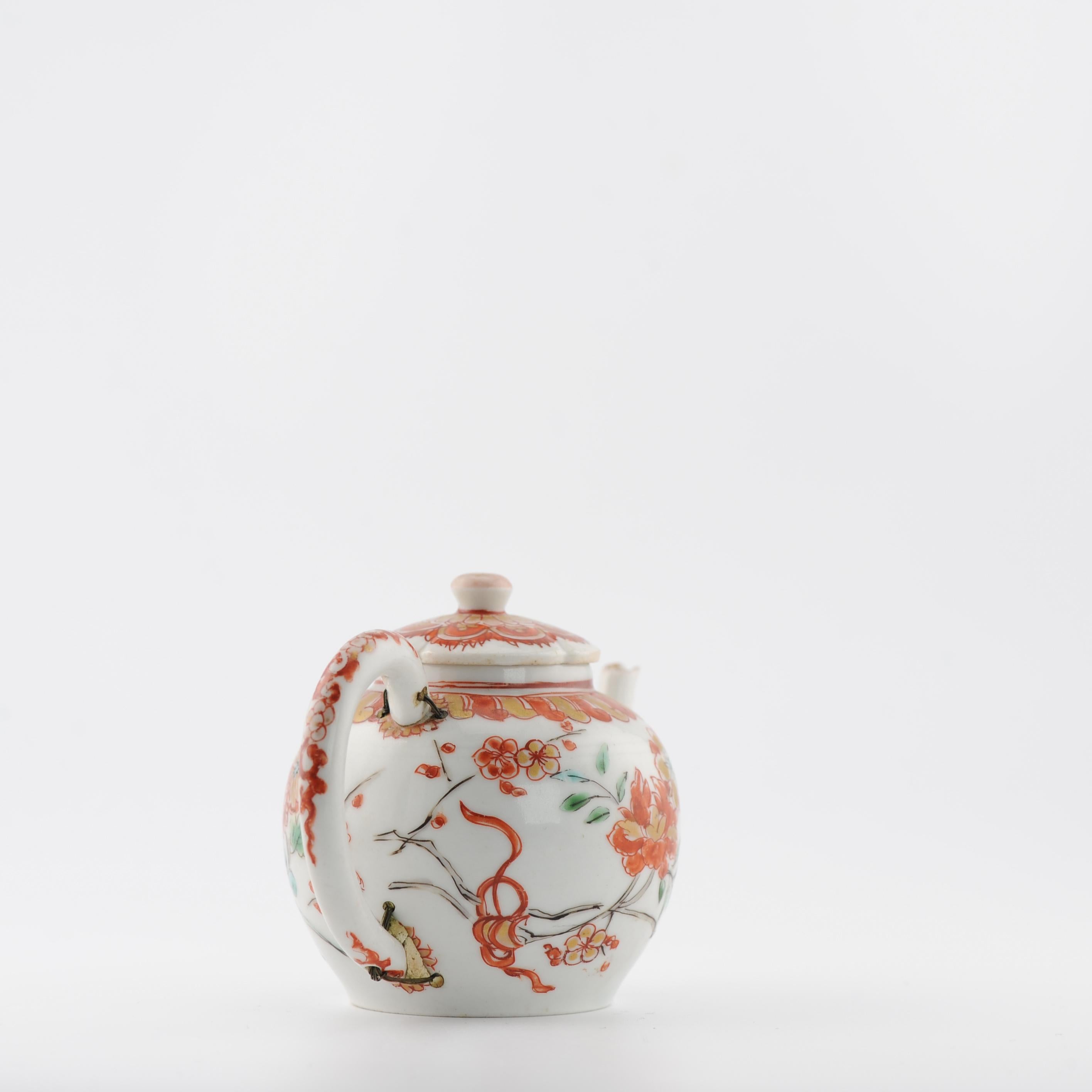 Petite théière japonaise ancienne du début du 18e siècle en porcelaine de la période Edo, émaillée Imari en vente 2