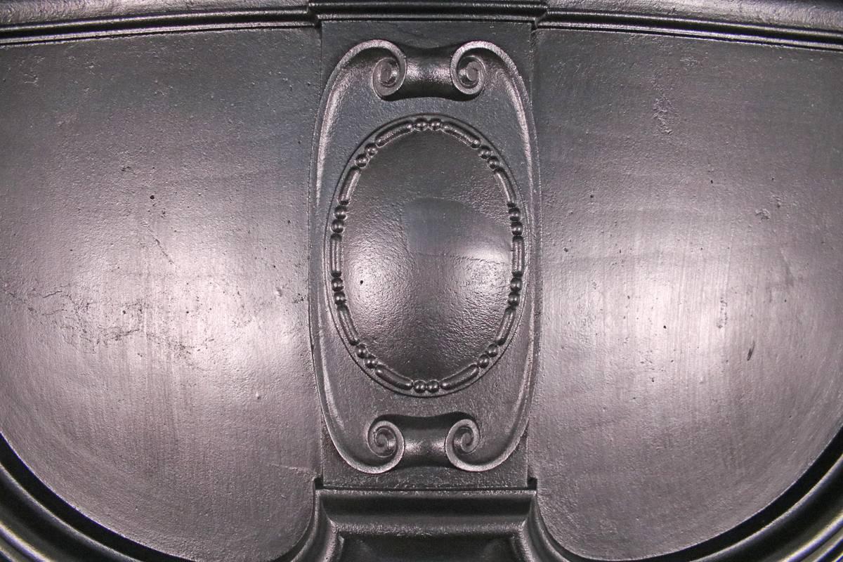Small Antique Edwardian Cast Iron Fireplace Surround For Sale 1