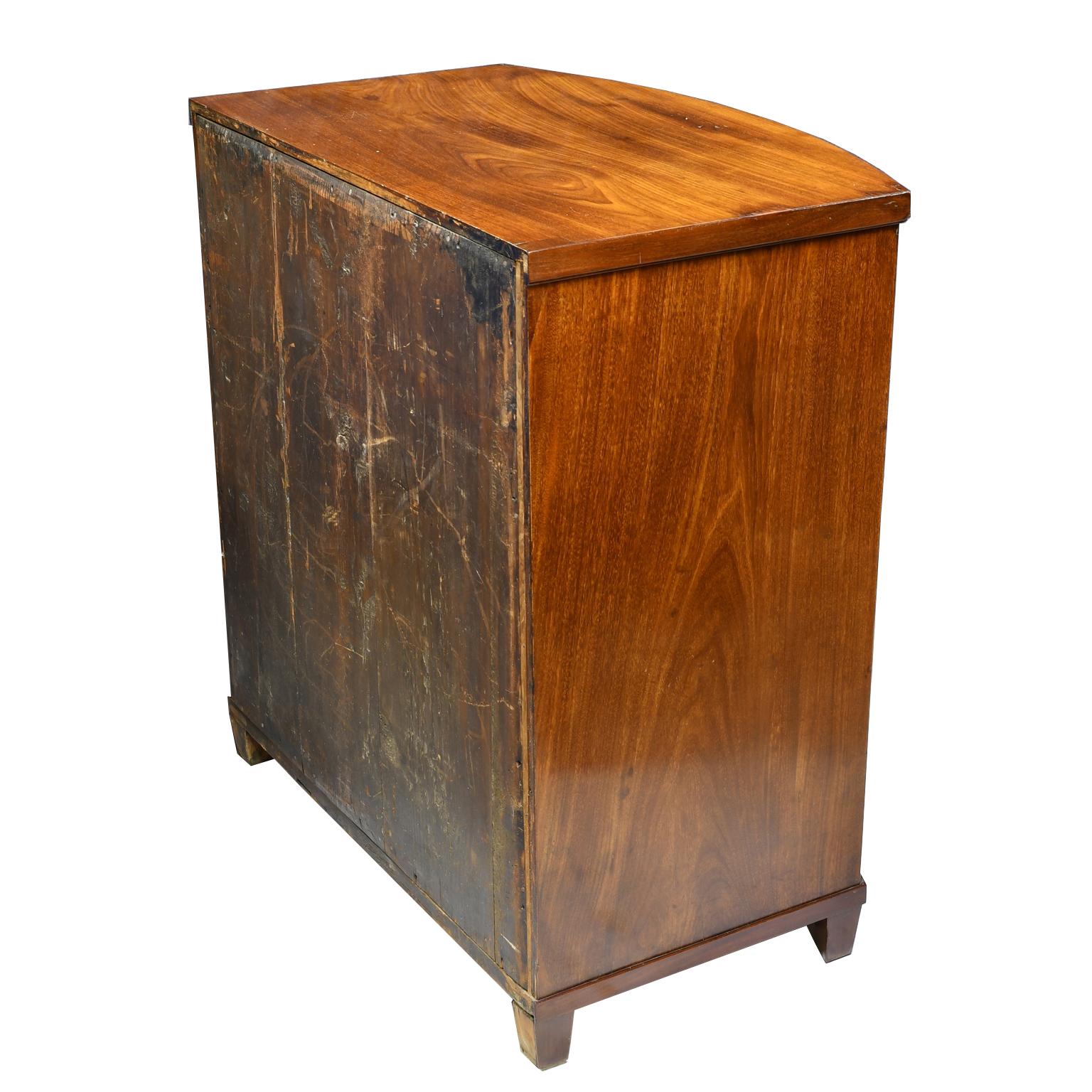 Small Antique Empire Chest of Drawers/Nightstand in West Indies Mahogany, c 1810 In Good Condition In Miami, FL