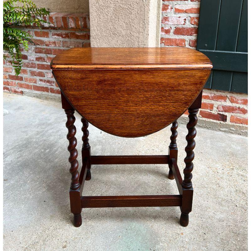 Small Antique English Oak Drop Leaf Side Sofa Table Barley Twist Nightstand In Good Condition In Shreveport, LA