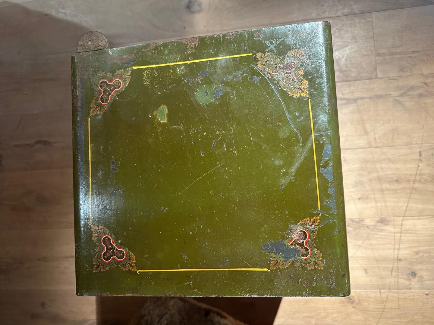 Pequeña caja fuerte inglesa antigua 5