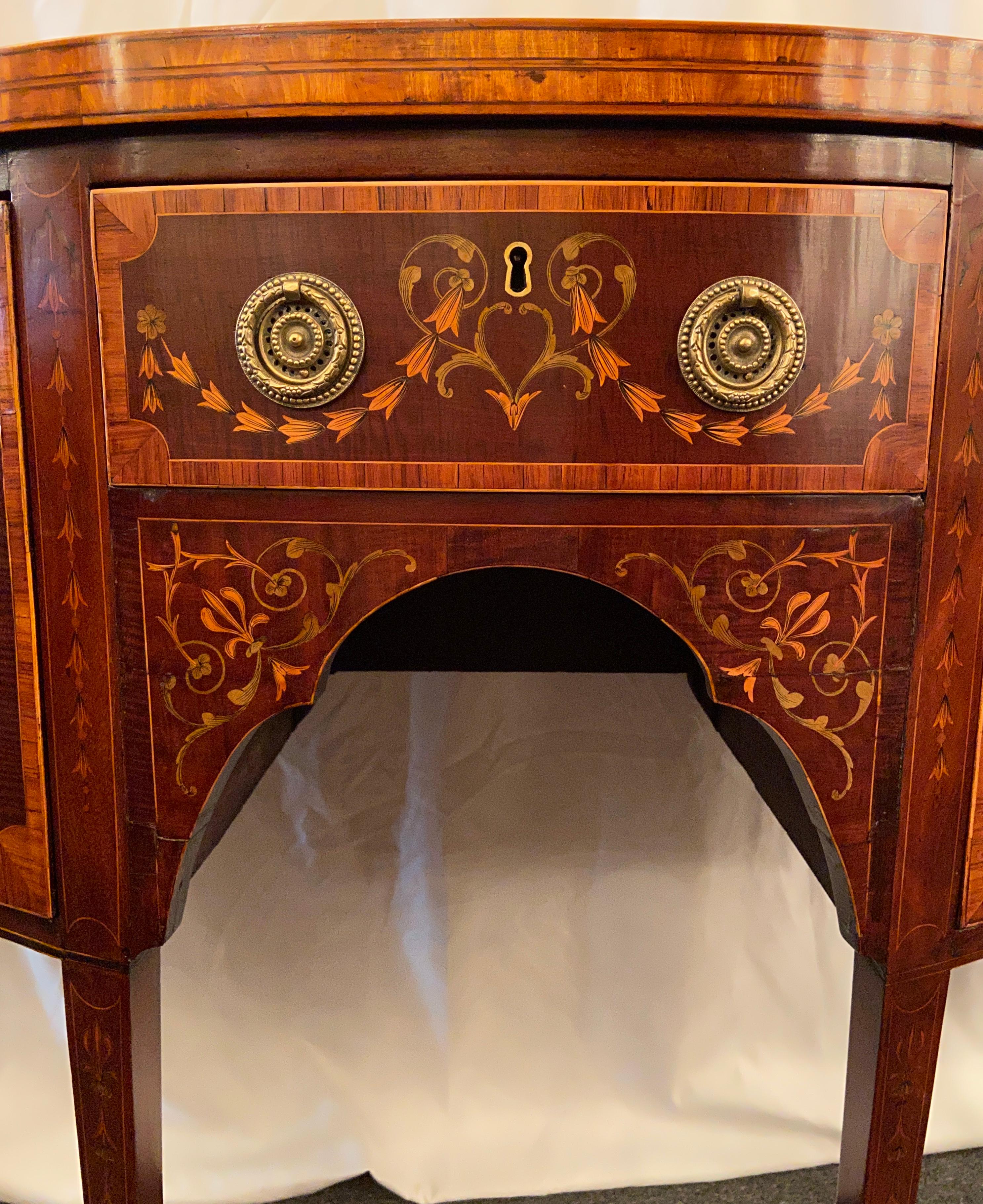 Small Antique English Satinwood Inlaid Mahogany Serpentine Sideboard, circa 1860 In Good Condition In New Orleans, LA