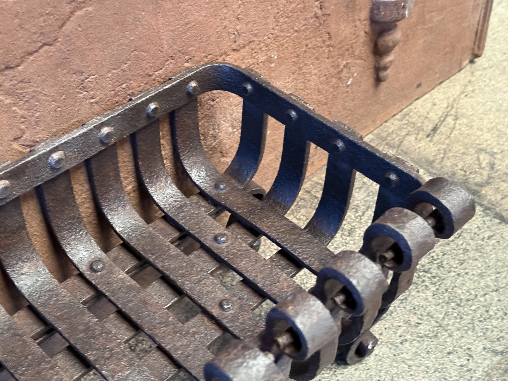 Petite grille de cheminée victorienne anglaise, grille de cheminée, 19ème siècle en vente 3