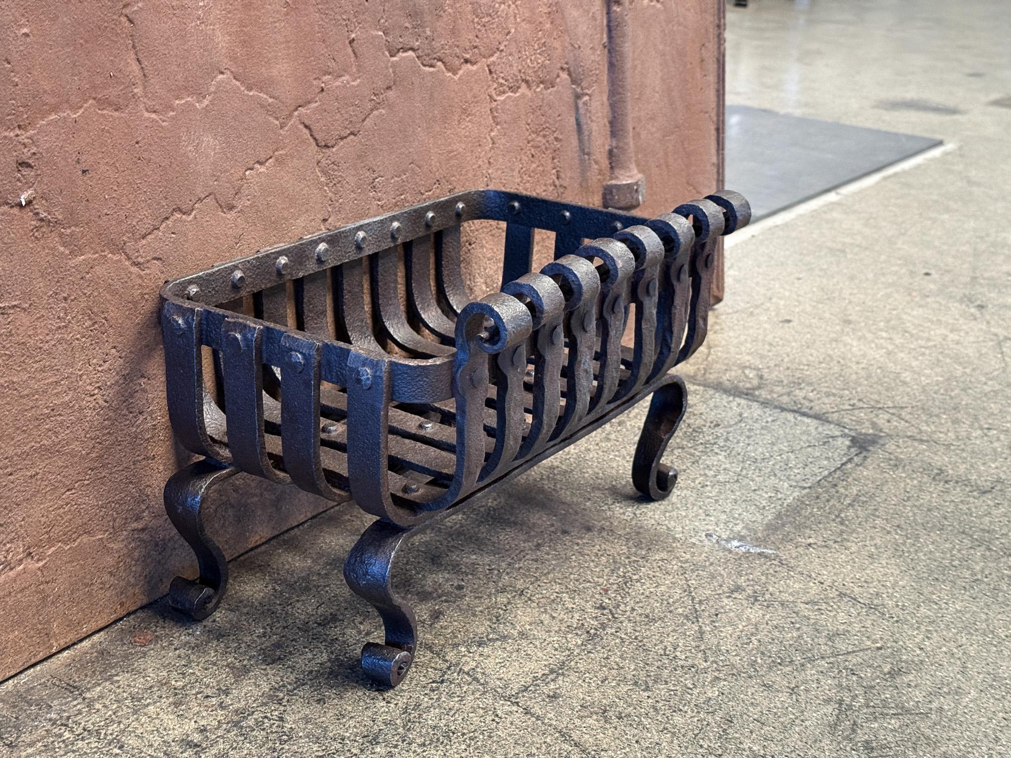 Petite grille de cheminée victorienne anglaise, grille de cheminée, 19ème siècle en vente 9
