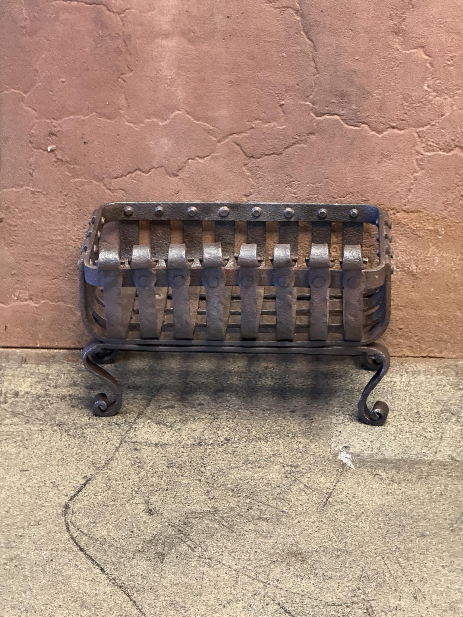 Britannique Petite grille de cheminée victorienne anglaise, grille de cheminée, 19ème siècle en vente