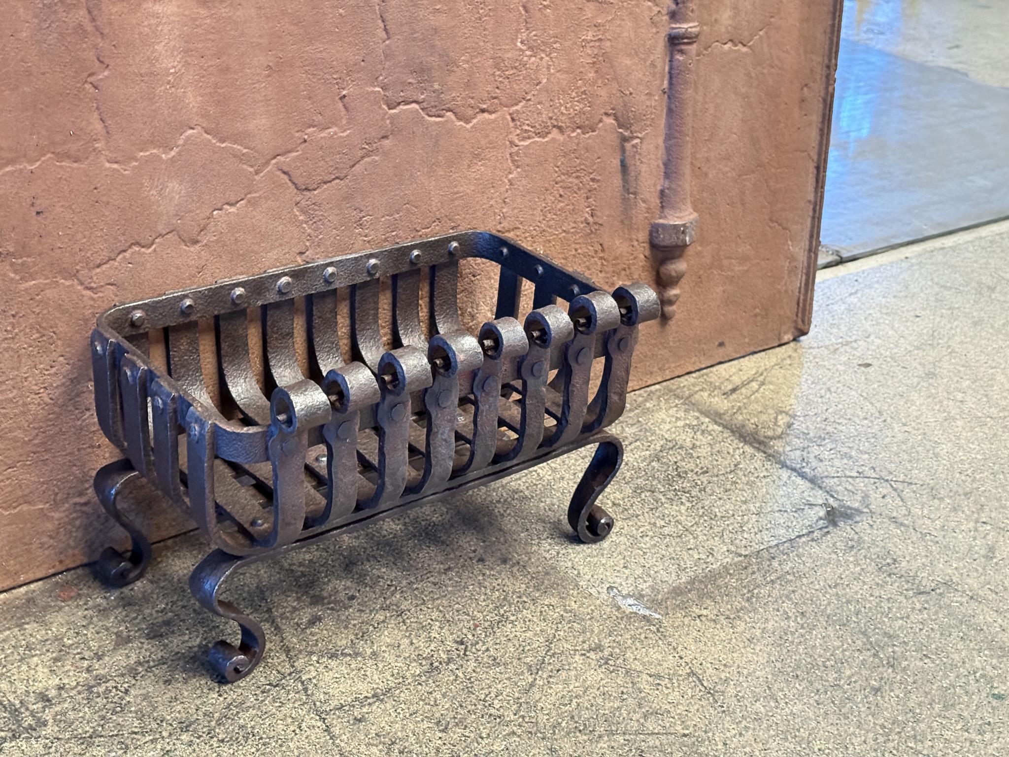 XIXe siècle Petite grille de cheminée victorienne anglaise, grille de cheminée, 19ème siècle en vente
