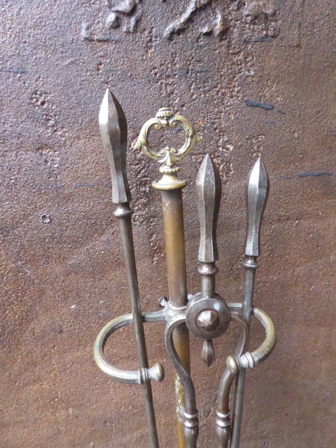 Small Antique English Victorian Fireplace Tools or Fire Tools, 19th Century In Good Condition For Sale In Amerongen, NL